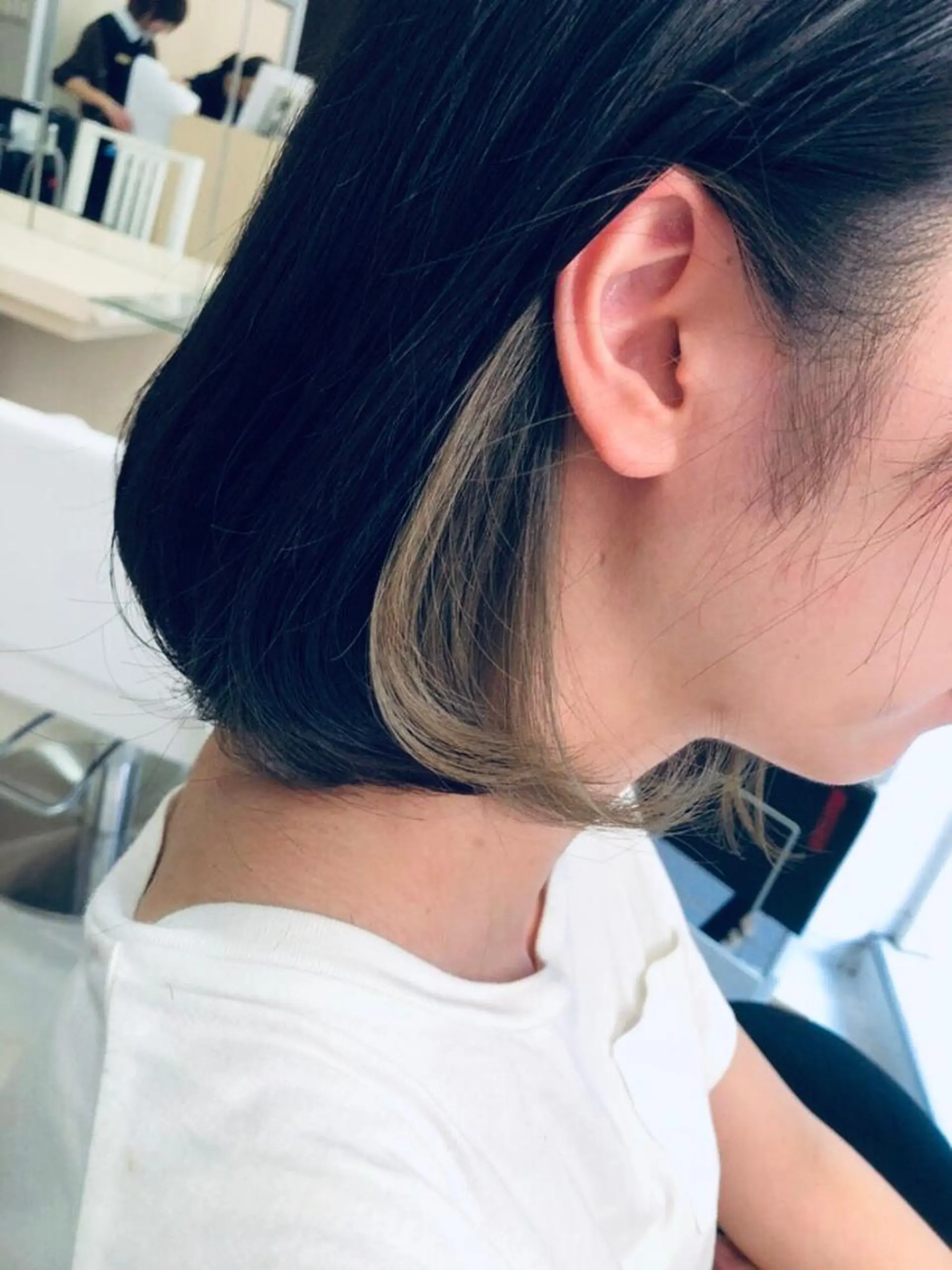 ミディアム カラー デザインカラー イヤリングカラー チーフデザイナー 西川凌史のヘアスタイル