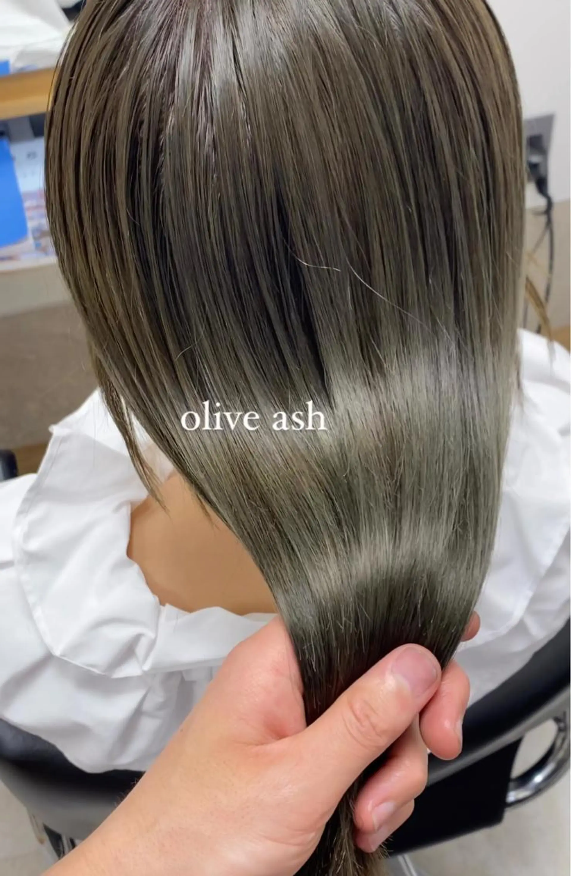 セミロング カラー THE DAY所属・AKI HASHIMOTOのヘアスタイル