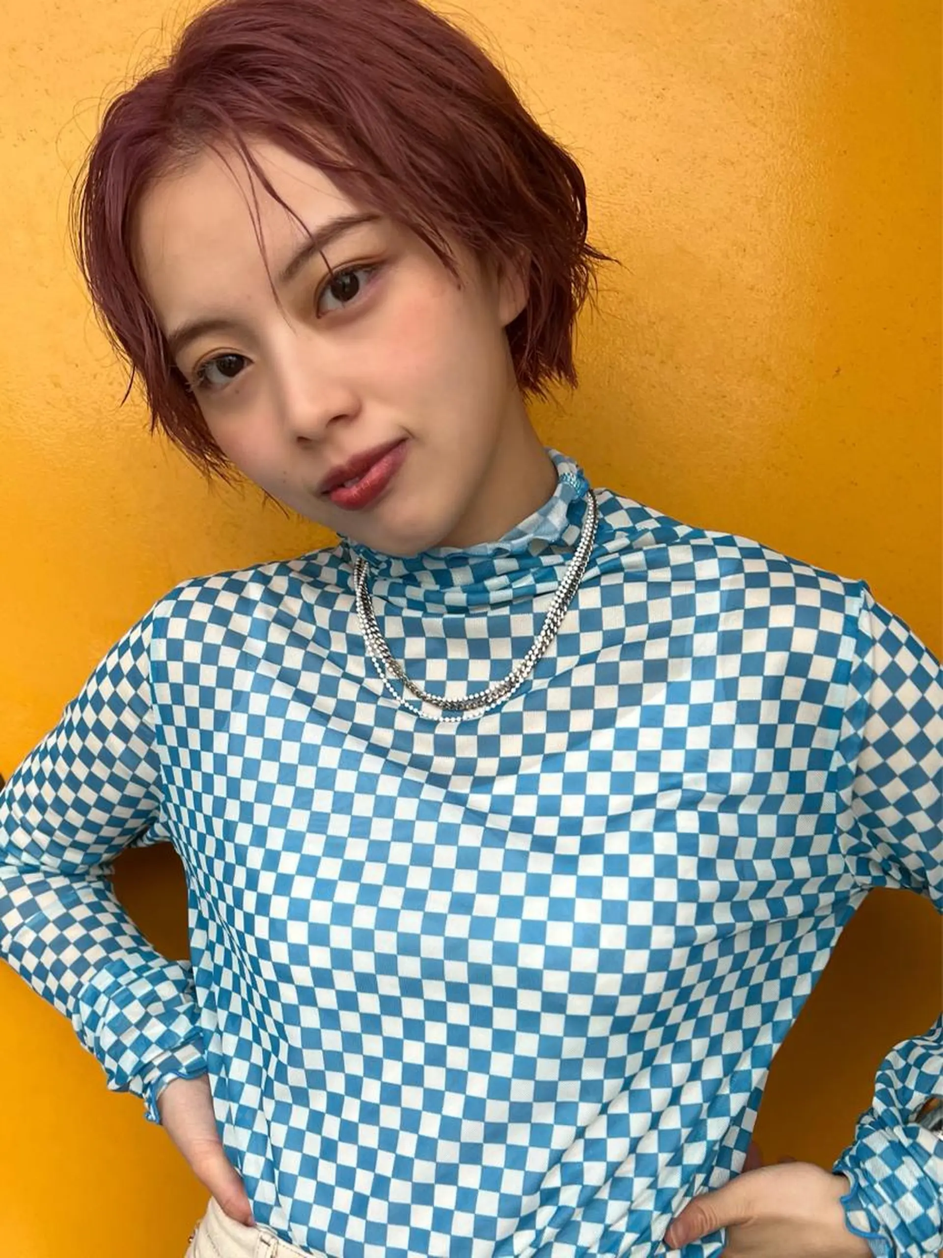 ショート カラー ヘアアレンジ ブリーチ ハイトーンカラー ピンクカラー ショートヘア サナ🌱 切りっぱなしボブのヘアスタイル