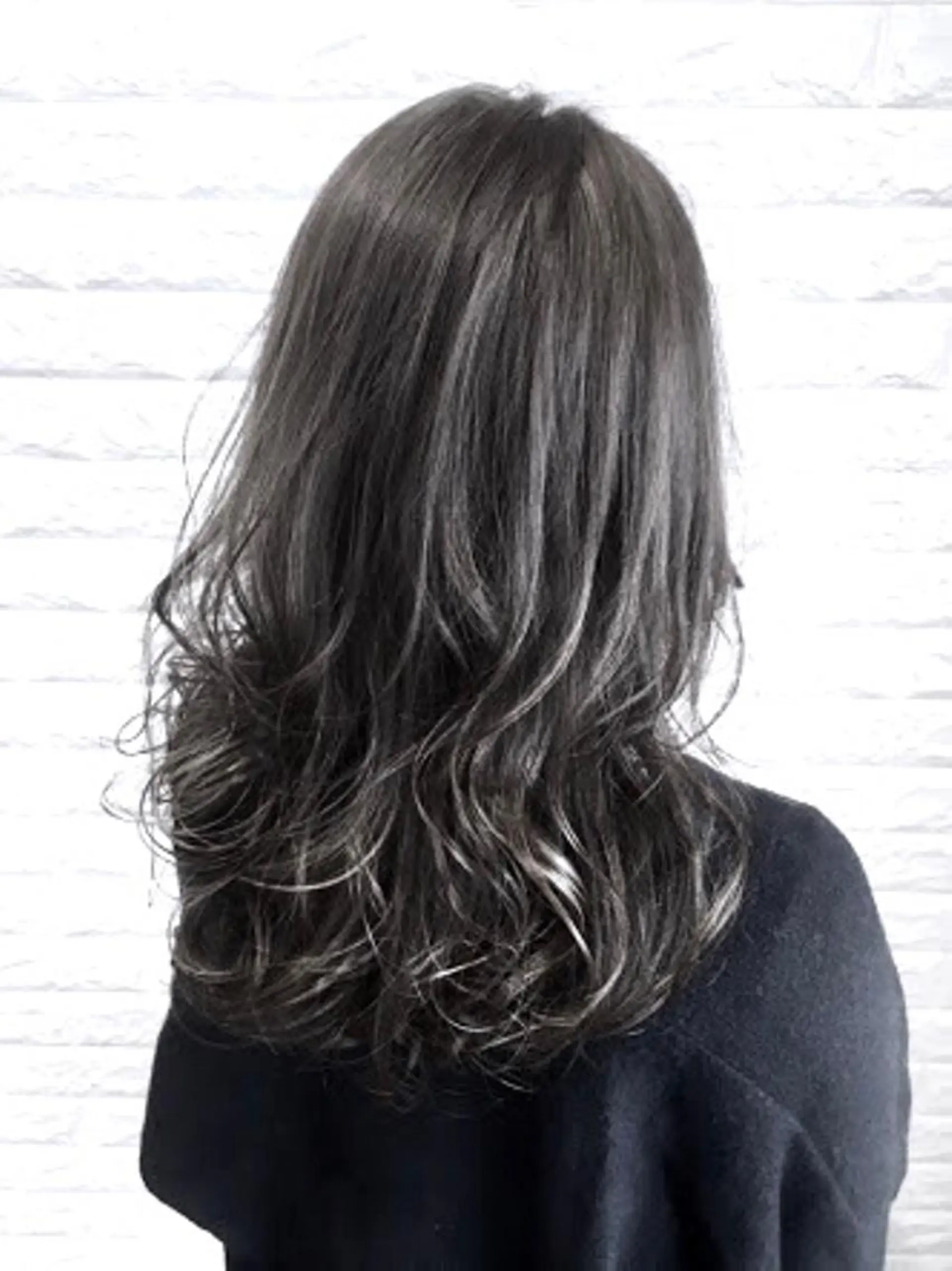 セミロング カラー グレージュ ハイライトカラー ハイライト Remore所属・中塚 義人のヘアスタイル