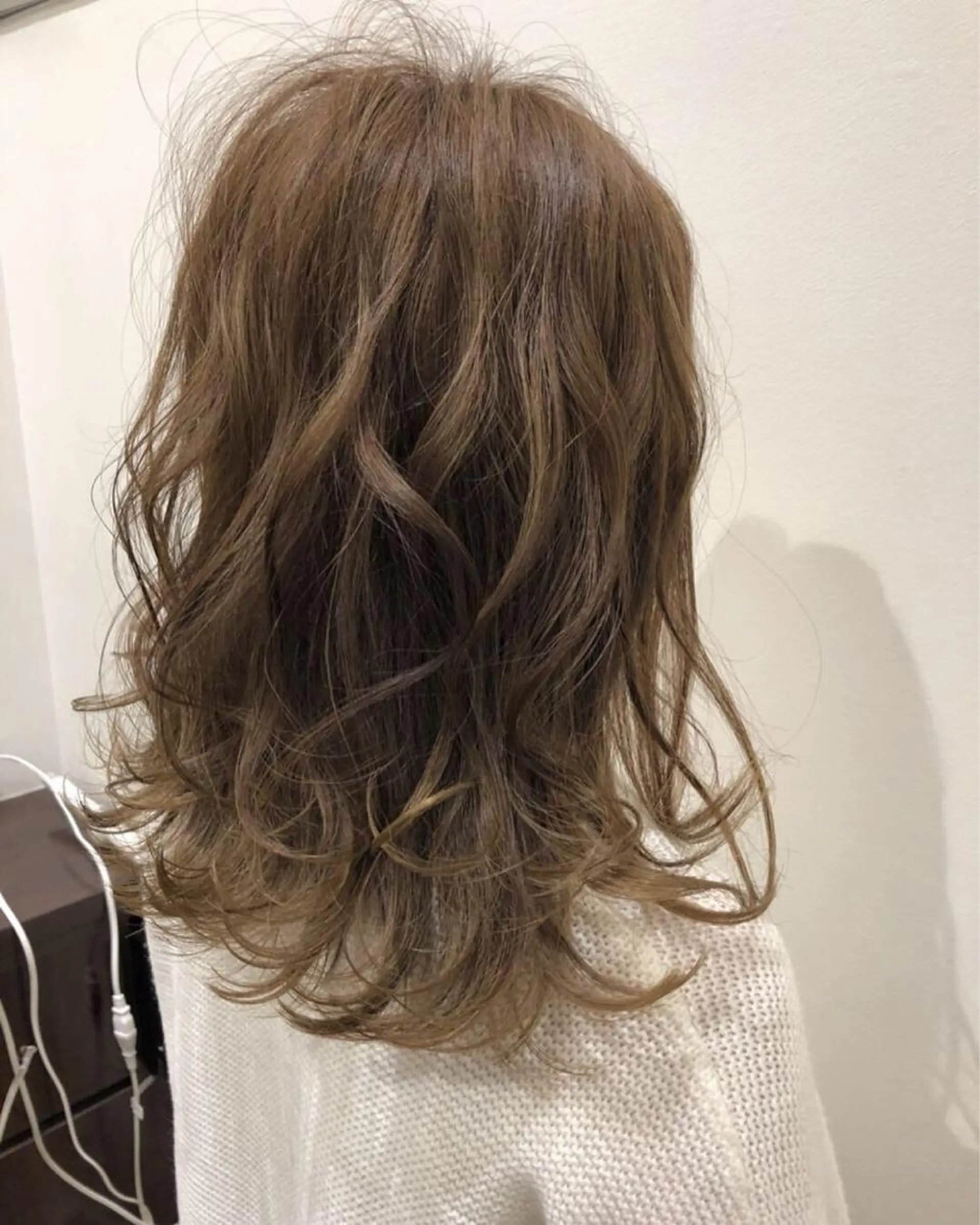ミディアム 石田 優菜のヘアスタイル