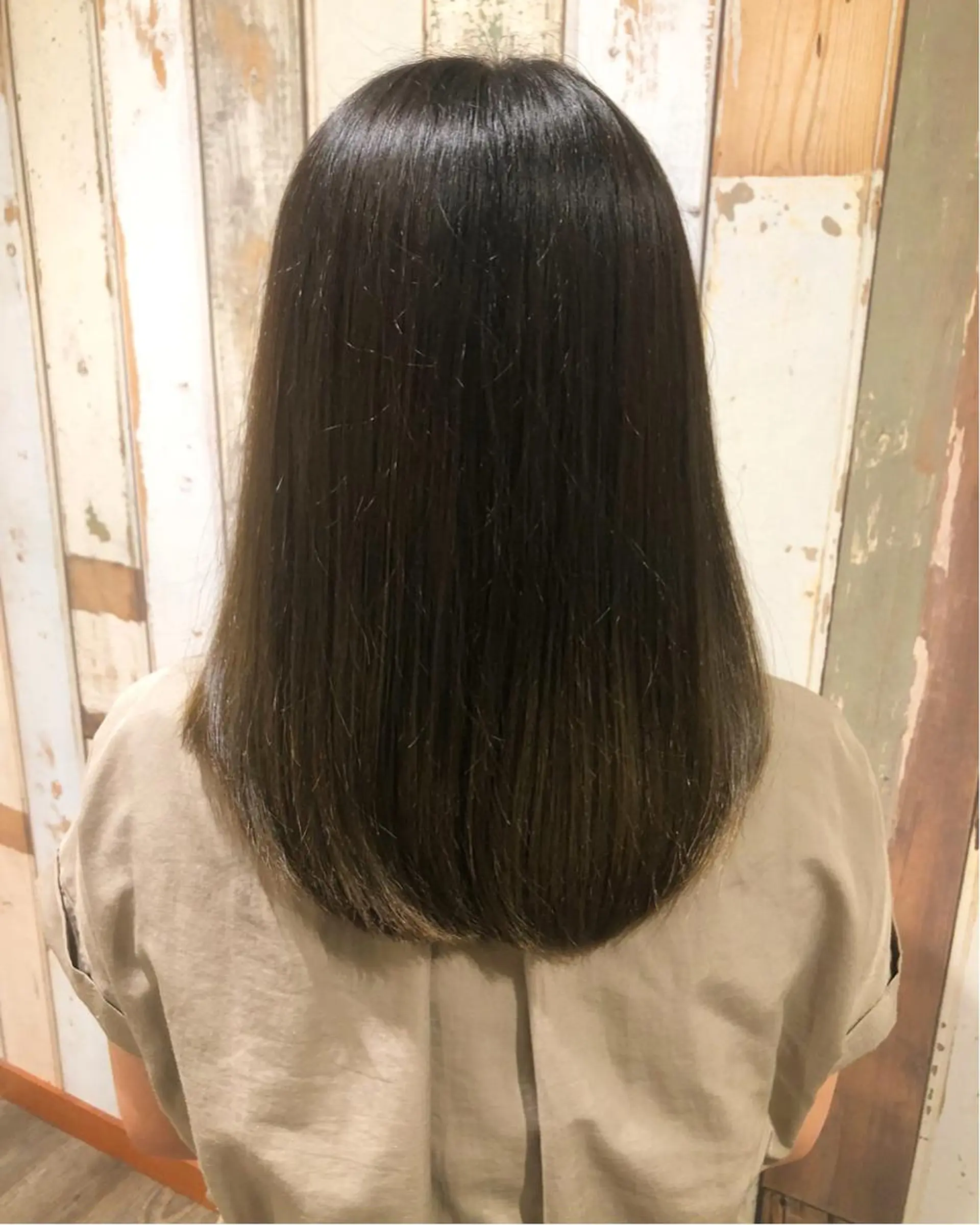 ミディアム レイヤーカット 佐藤  真依のその他イメージ