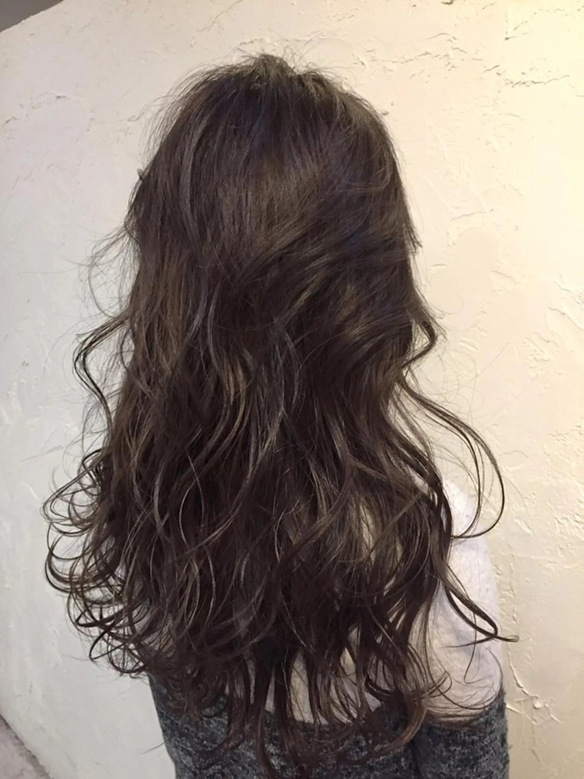 ロング 韓国レイヤー外国人風 透明感カラー髪質改善のヘアスタイル