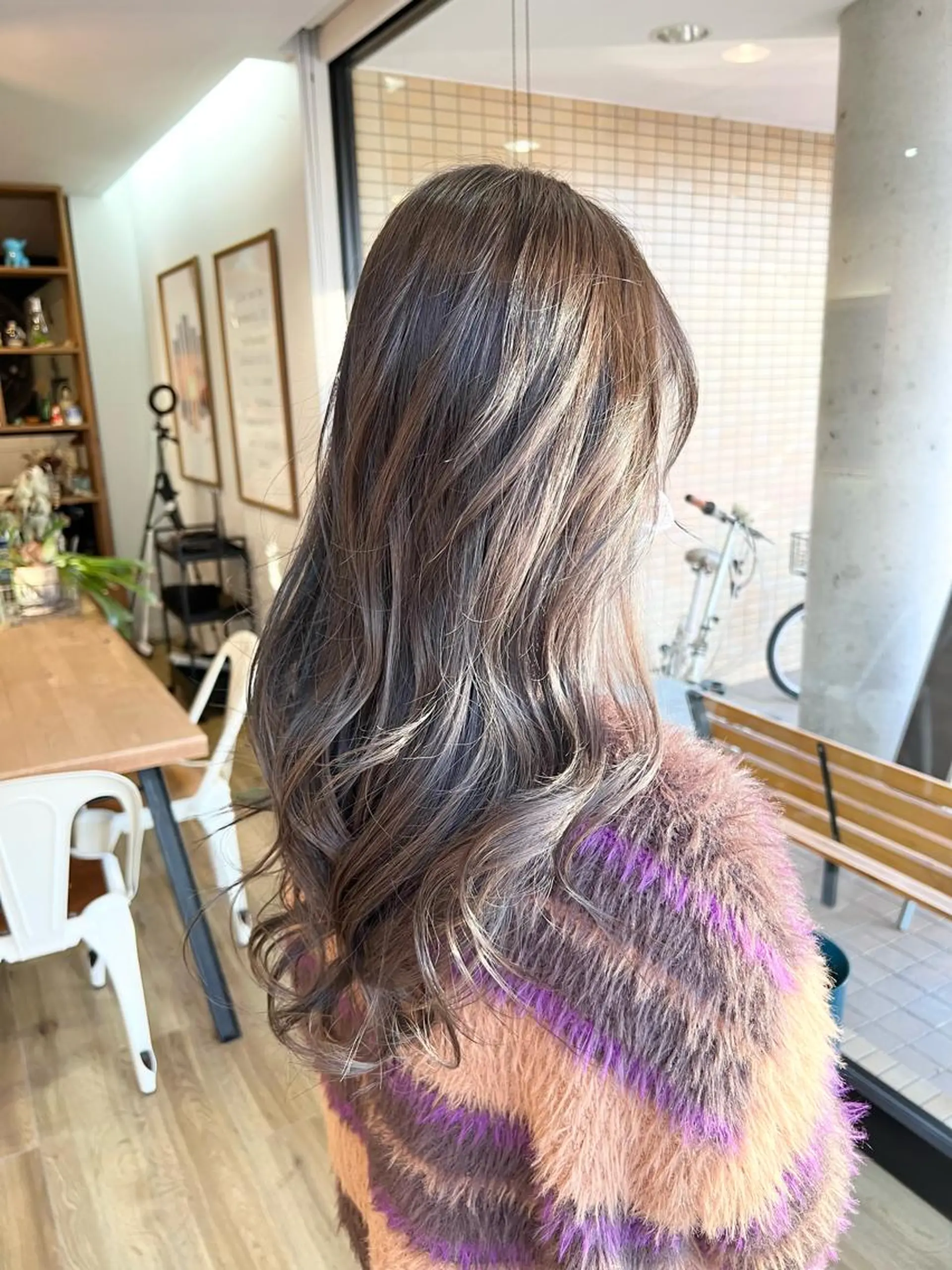 ロング カラー グレージュ 堀 望美のヘアスタイル