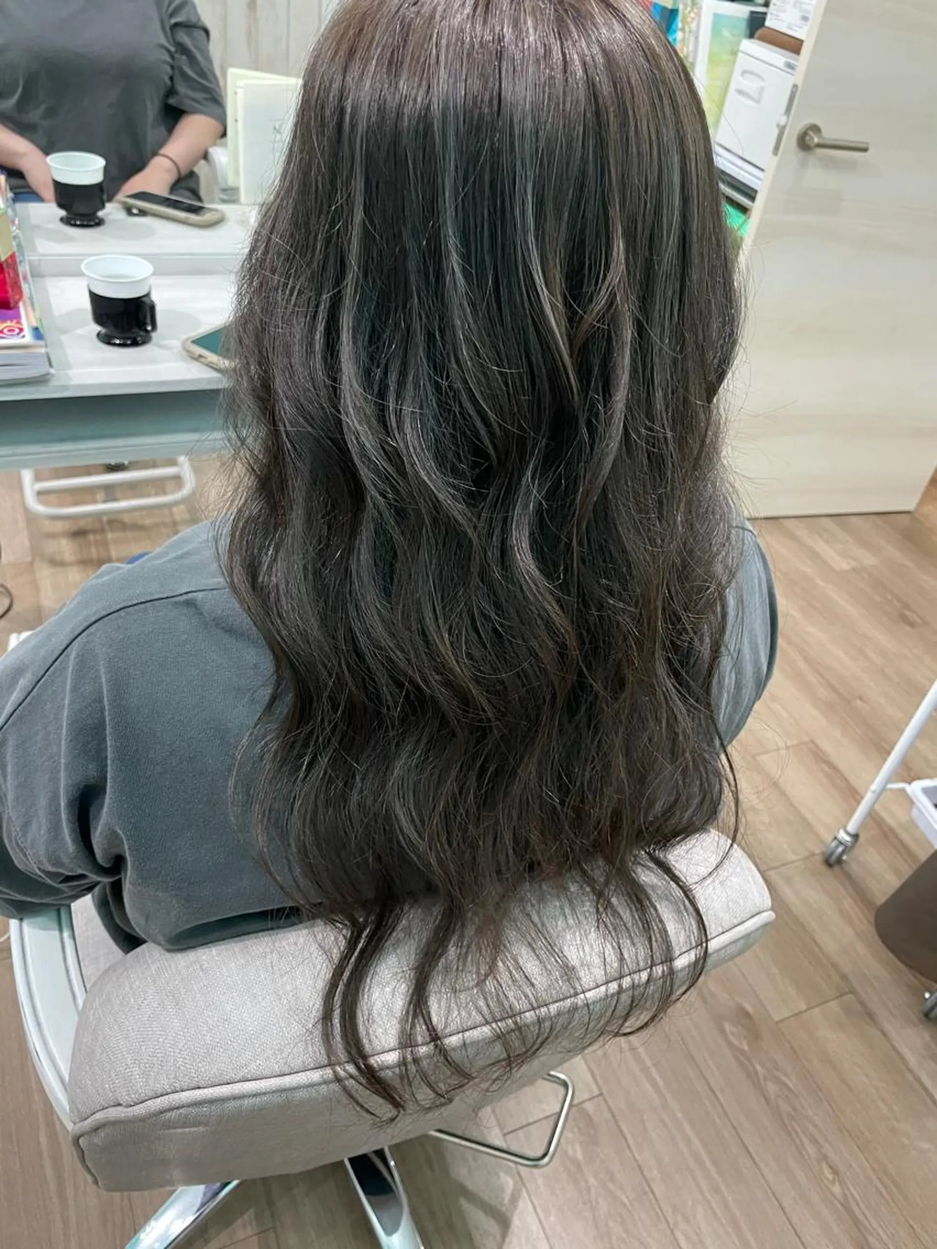 ロング ハイライト ヘアカラー トリートメント 🐆アンドウ チカコ🦓のヘアスタイル