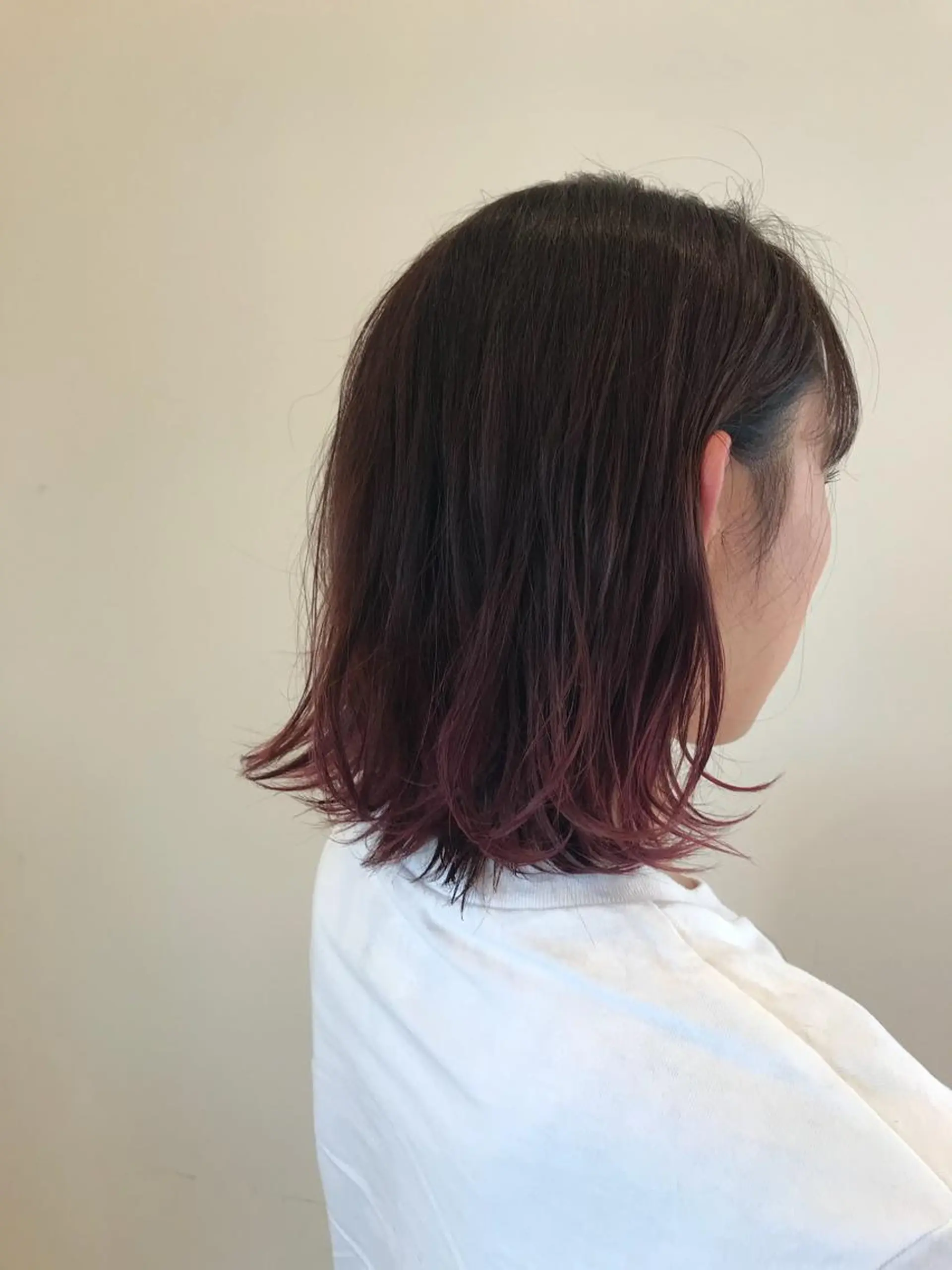 ミディアム 津秋 朝美のヘアスタイル