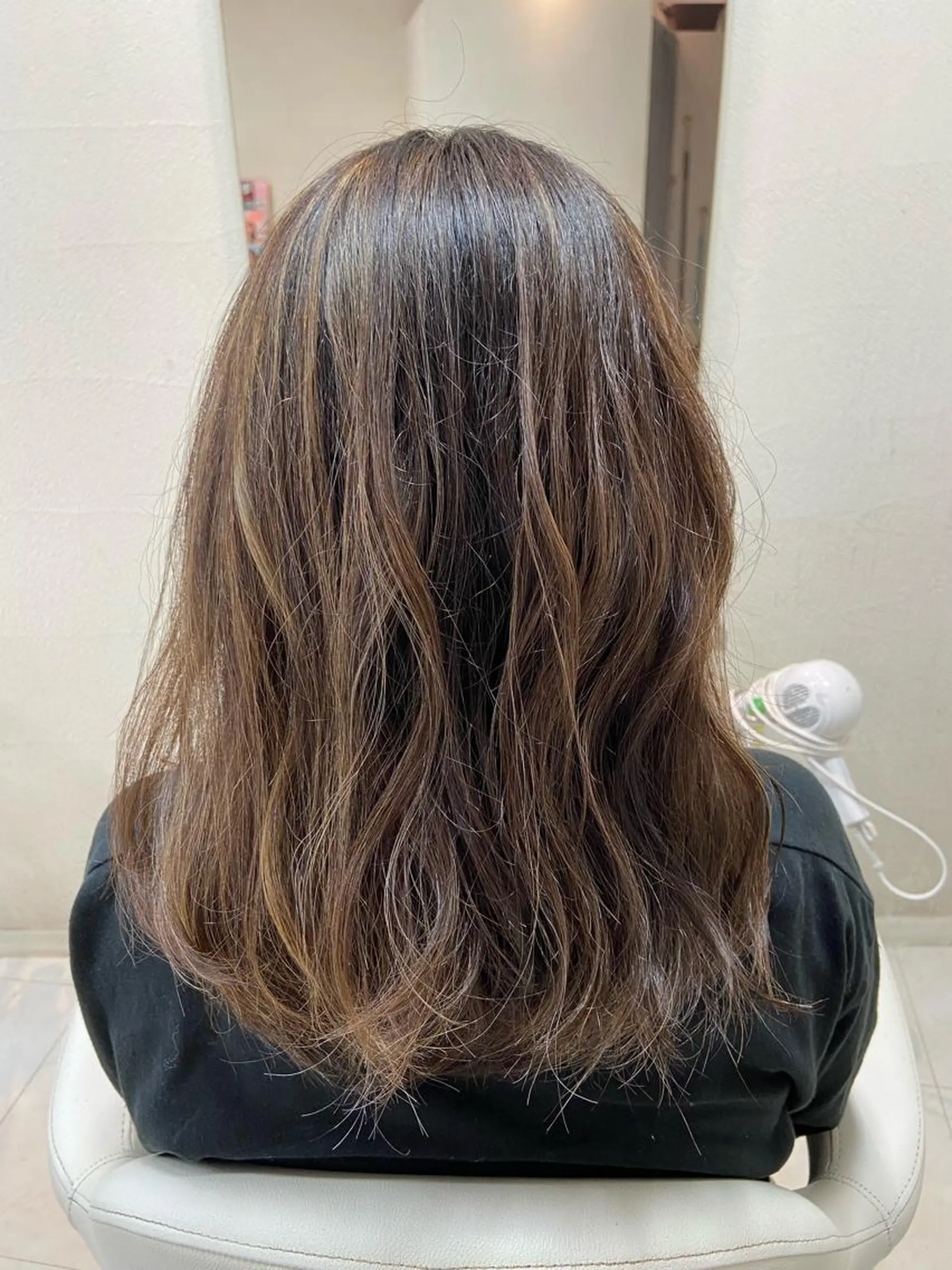 セミロング カラー ブリーチ ハイライトカラー ハイライト ヘアカラー 菊地 美憂のヘアスタイル