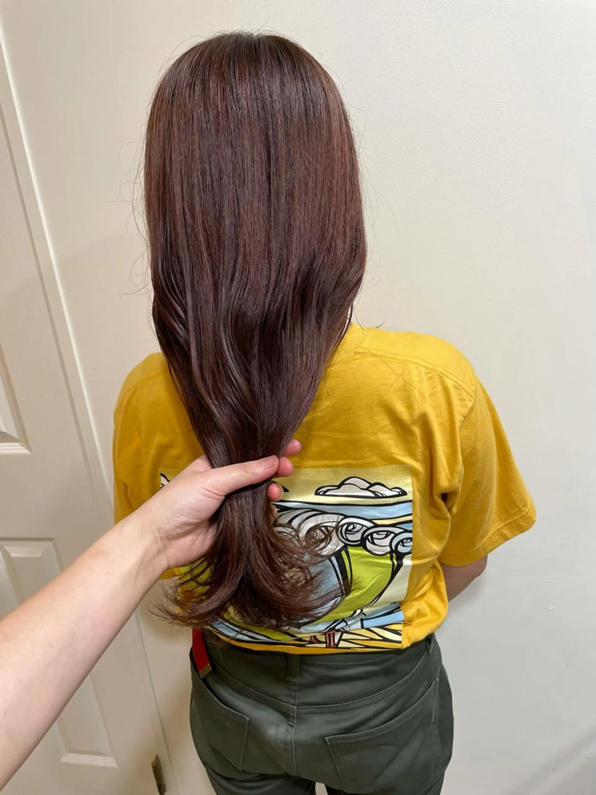 ロング カラー ピンクカラー ピンクパープル パープルカラー カット ヘアカラー トリートメント MIOベージュカラー 柔らかいカラーのヘアスタイル