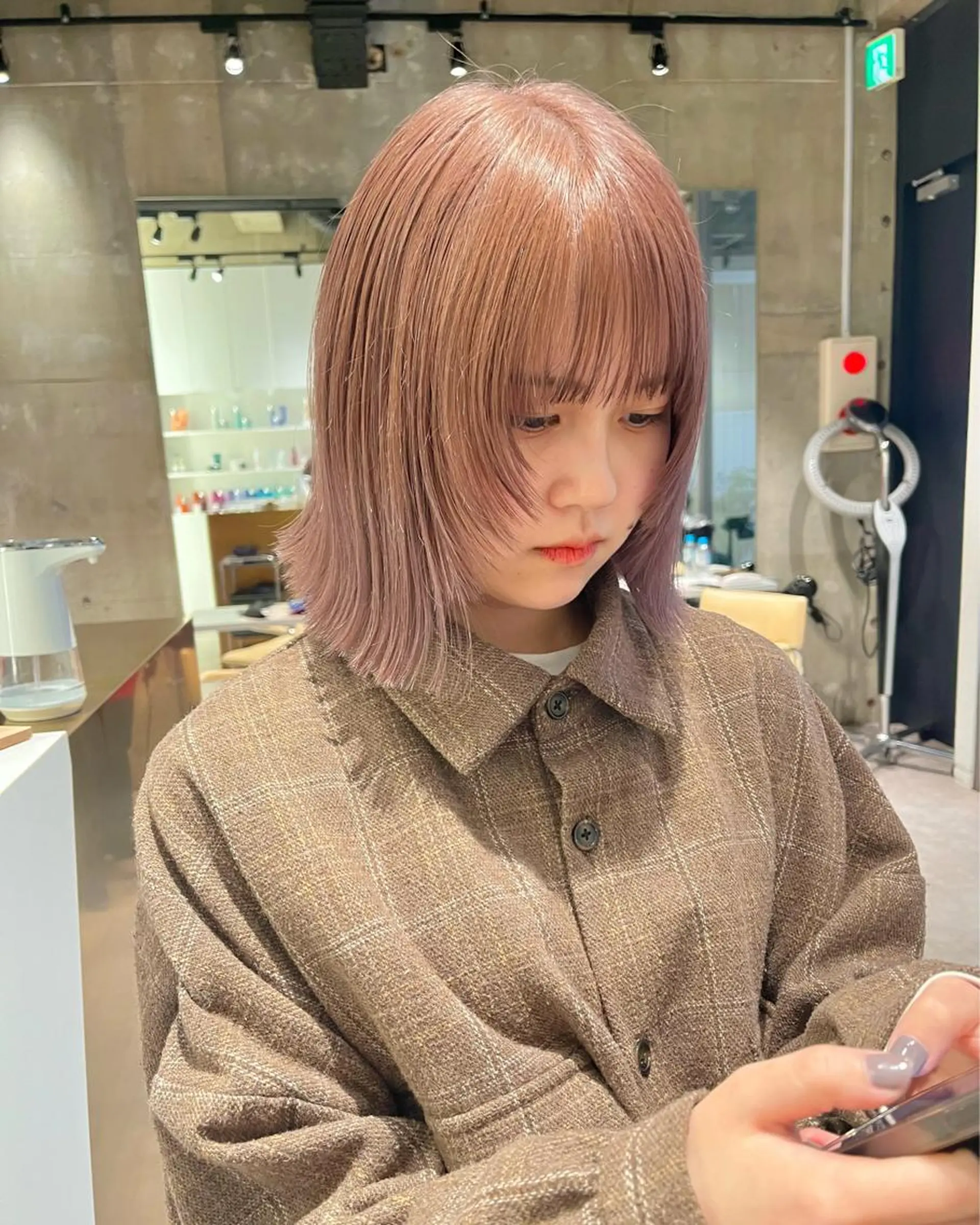 ミディアム カラー ベージュカラー ピンクカラー ピンクベージュ iLi所属・iLi 《イリ》のヘアスタイル