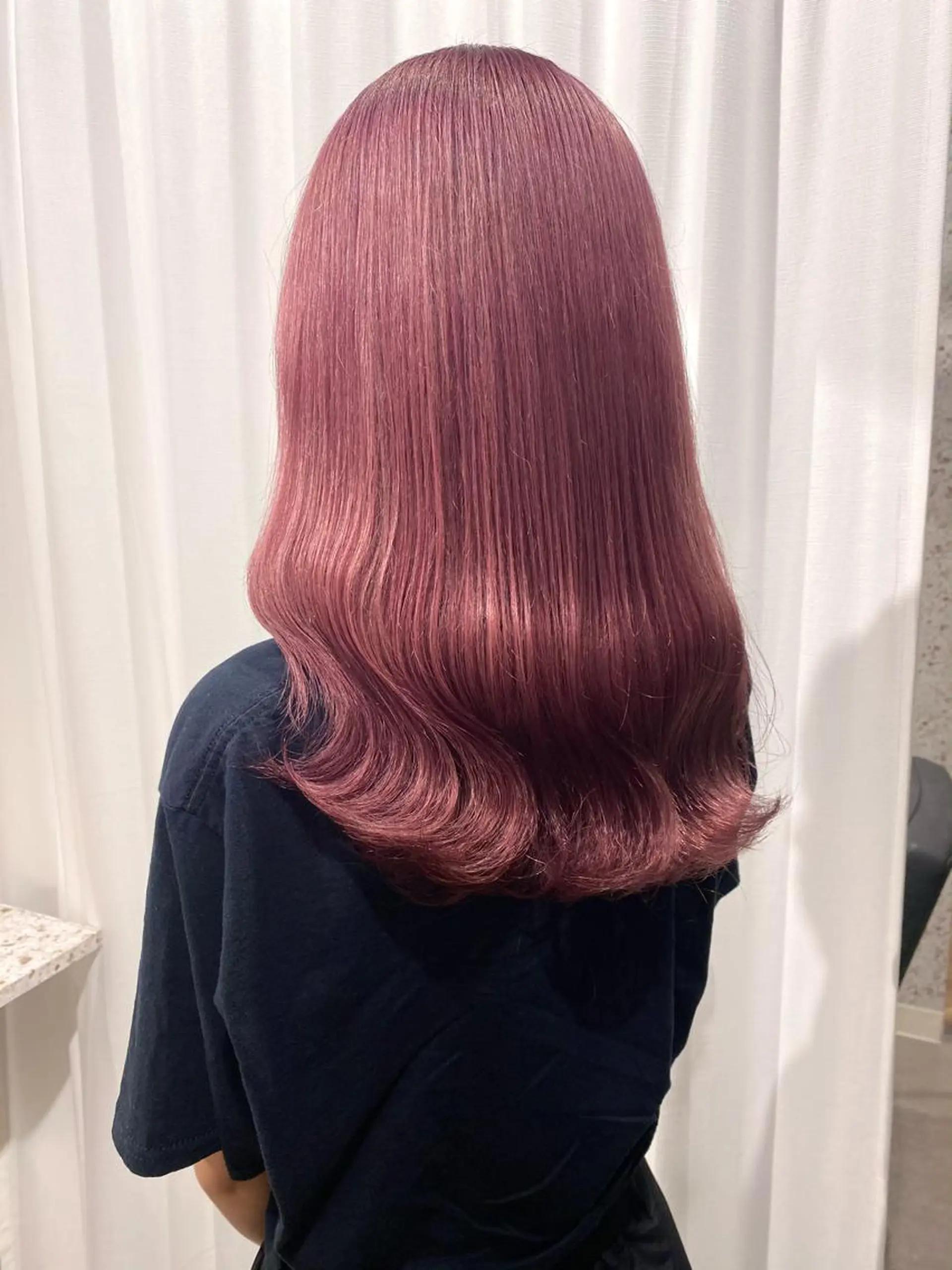 セミロング カラー ヘアアレンジ ピンクカラー ピンクパープル パープルカラー ヘアカラー トリートメント lani ブリーチ /ダブルカラーのヘアスタイル