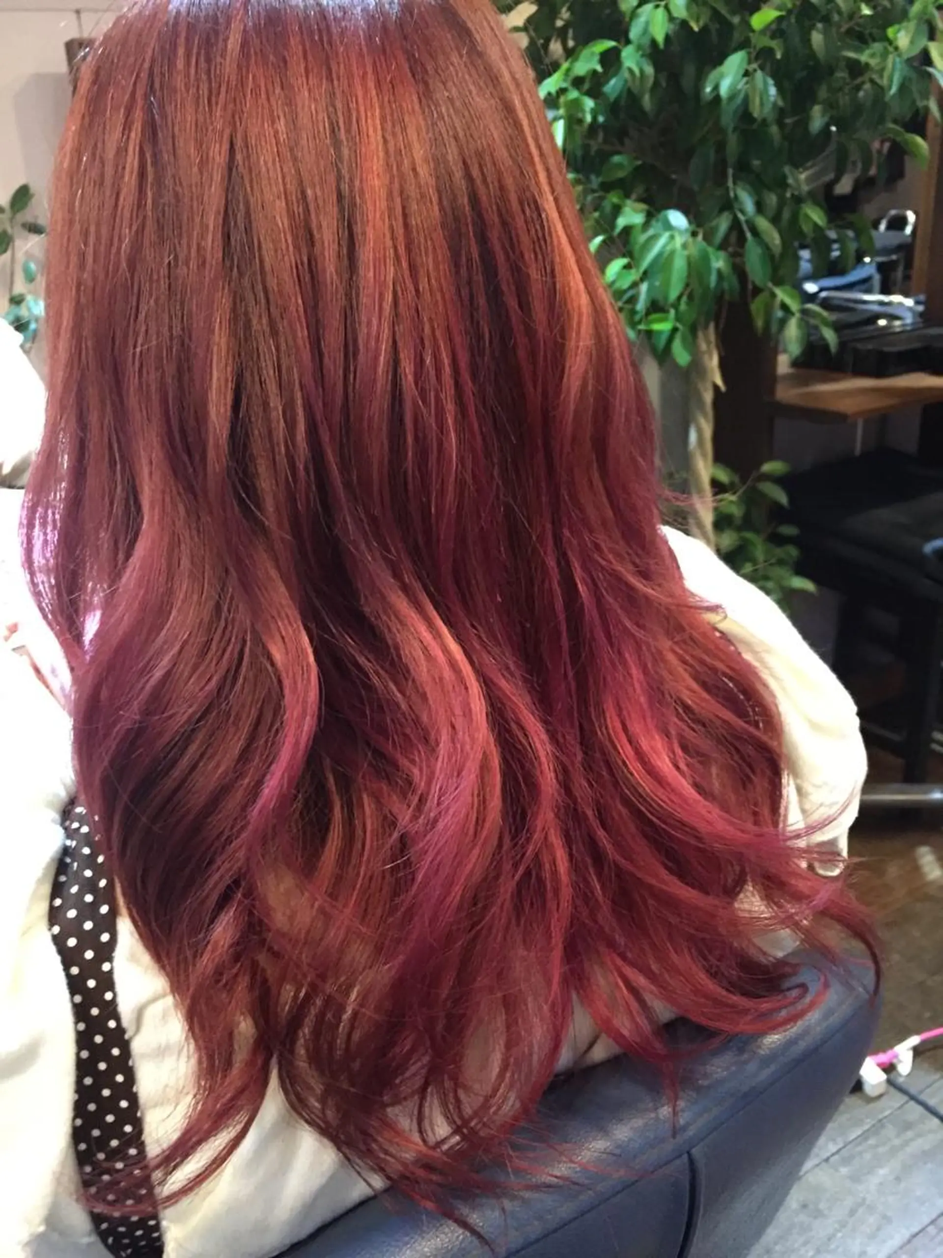 セミロング カラー グラデーションカラー 原宿サロン代表 デザインカラー伊藤卓のヘアスタイル