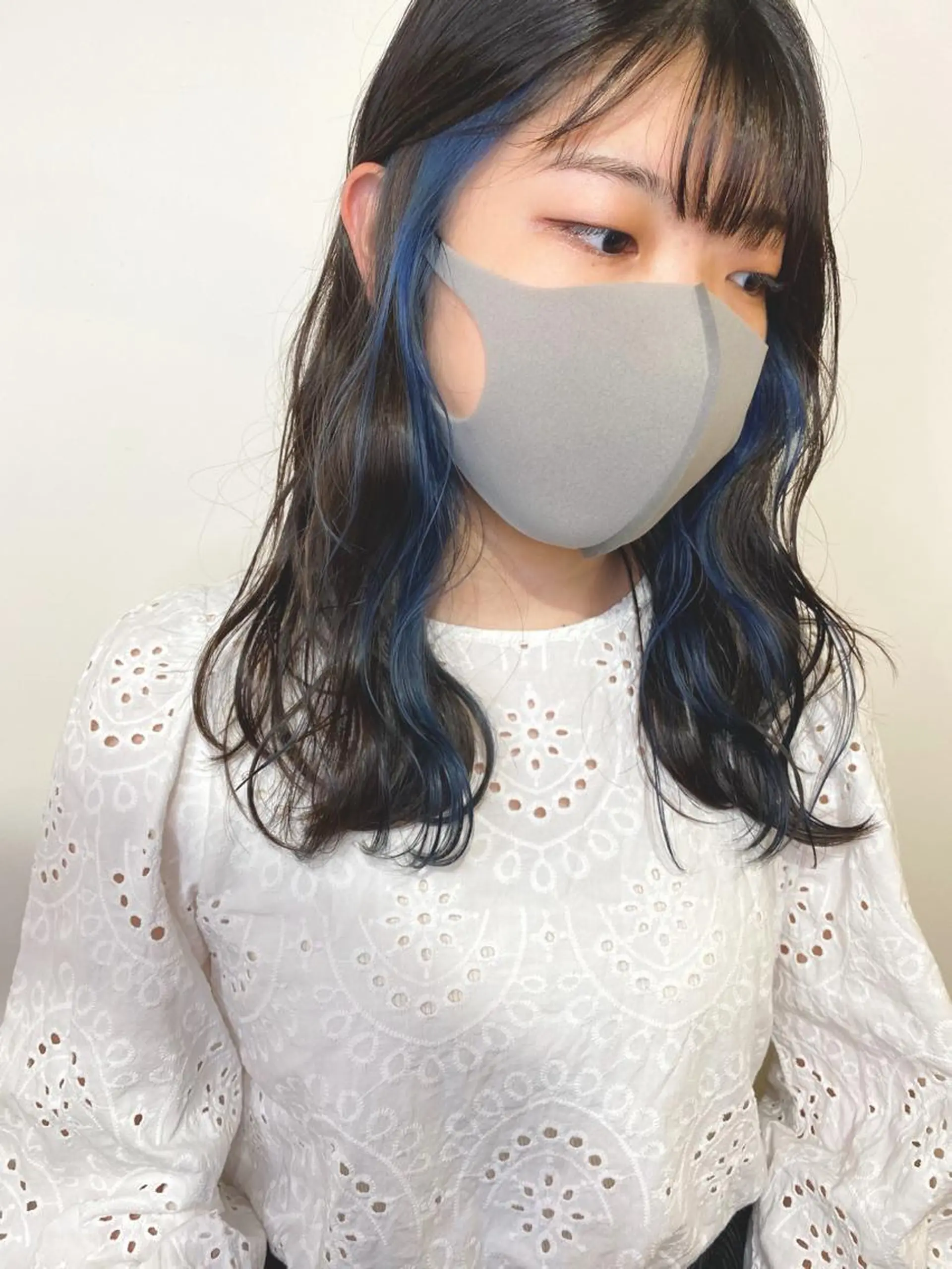 セミロング カラー ブリーチ ブルーカラー イヤリングカラー 小川 美奈のヘアスタイル