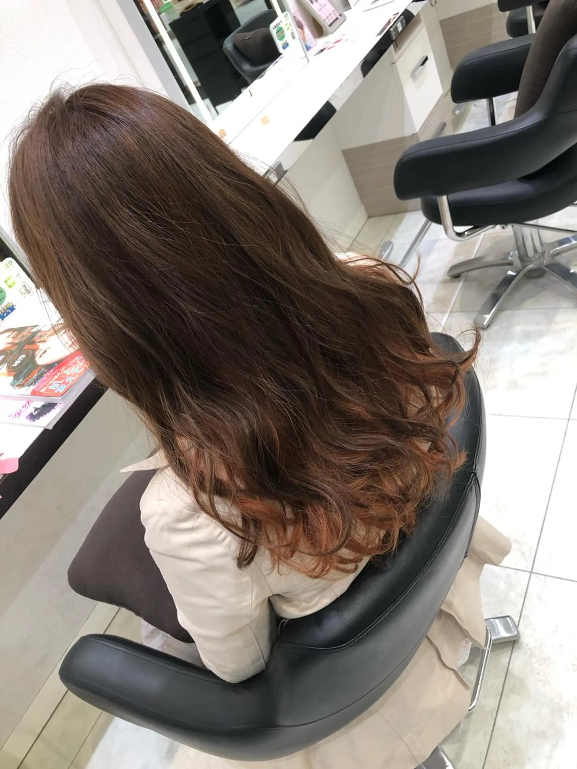 セミロング ヘアカラー 岸 保奈美のヘアスタイル