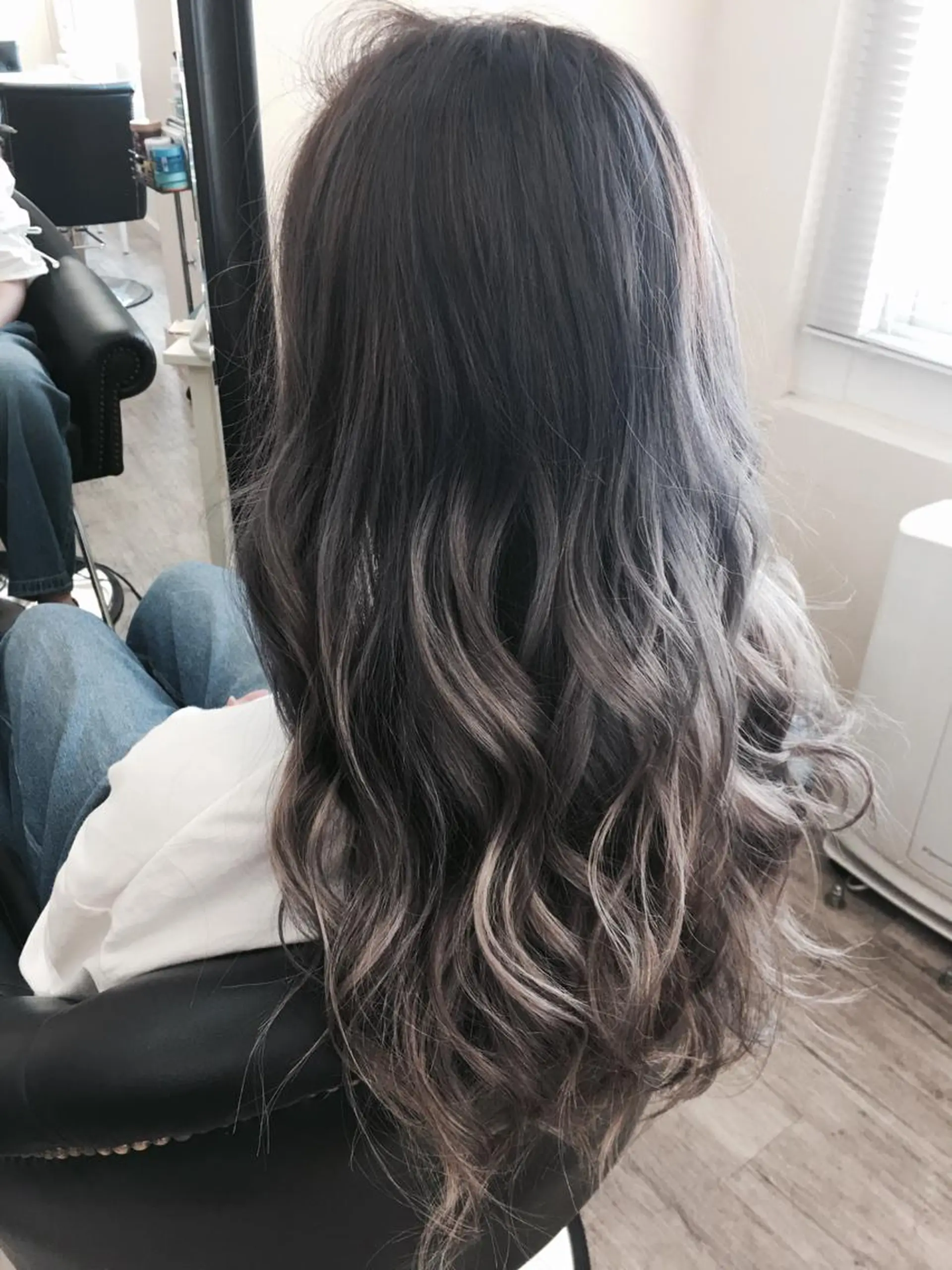 ロング カラー 鶴見 和美のヘアスタイル