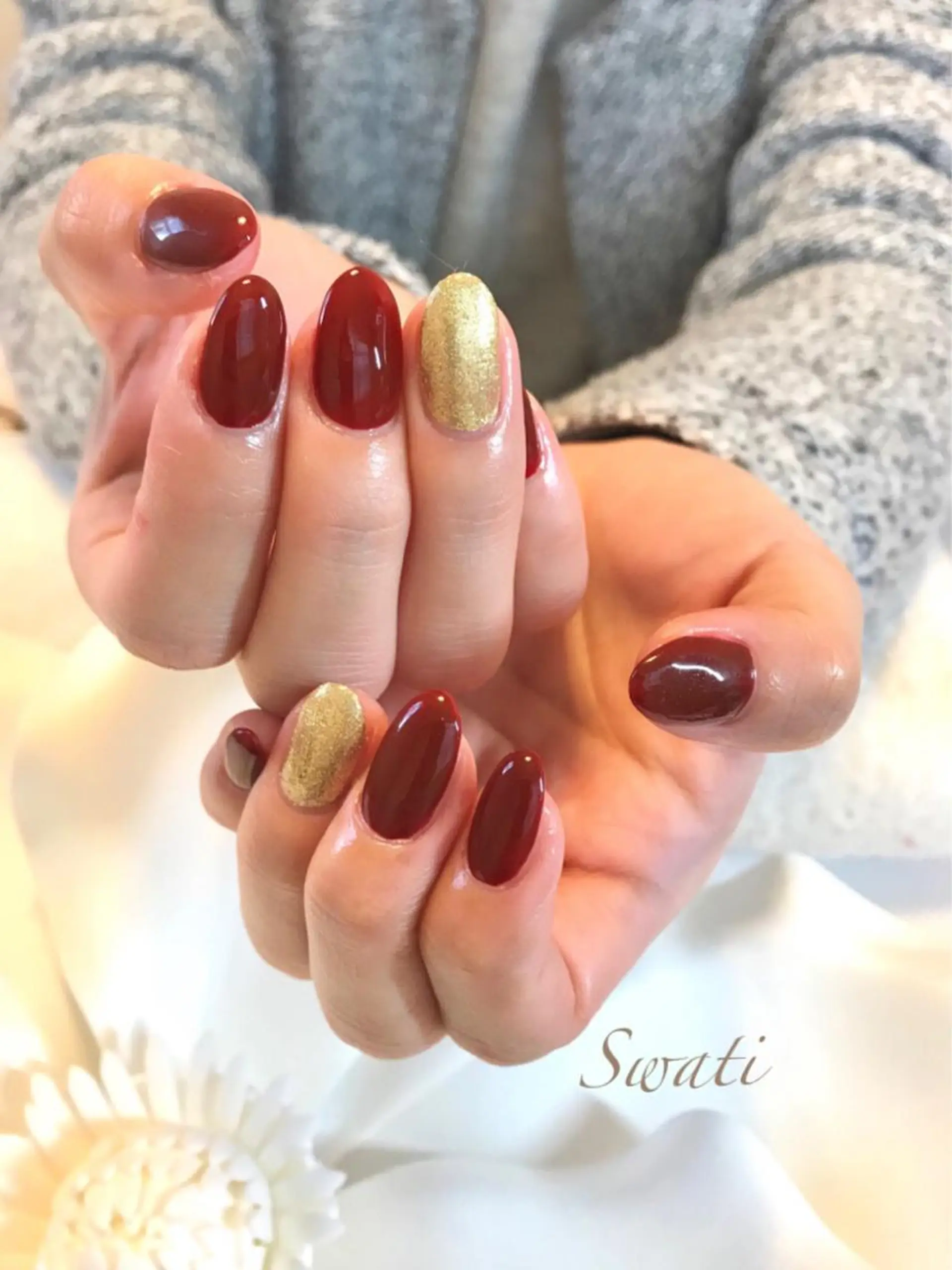 ネイル アートネイル ボルドー ゴールド オフィスネイル ワンカラーネイル yuko （ネイリスト）のネイルデザイン