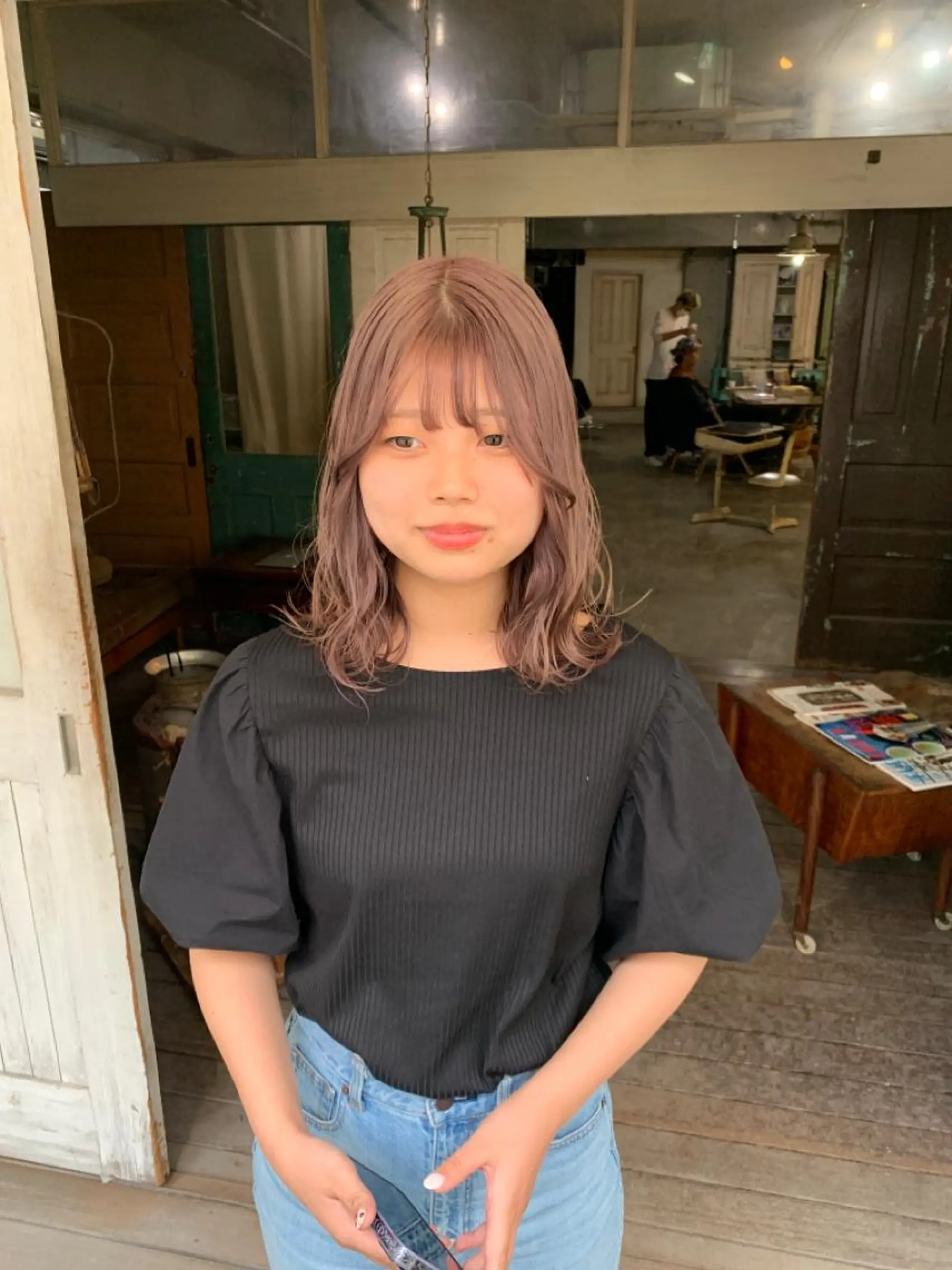 ミディアム カラー ヘアアレンジ メンズ キッズ ショートボブ ミディアムパーマ メンズバレイヤージュ メンズブリーチ メンズハイライト ミルクティーベージュ 🍀【ヒロム】🍀のヘアスタイル