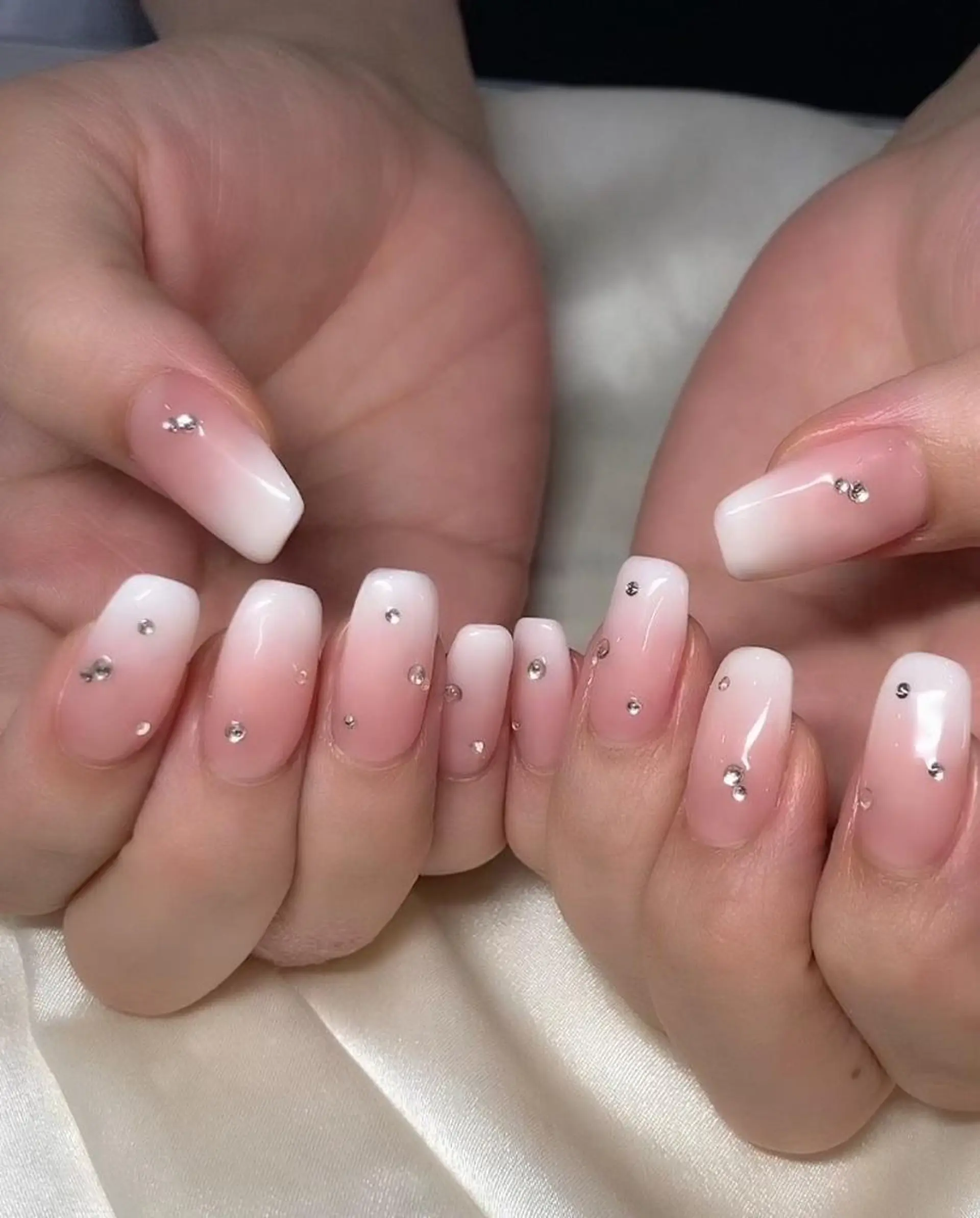 ネイル マツエク・マツパ アイブロウ 韓国風マツエク パリジェンヌラッシュリフト まつげパーマ ワンホンマツエク 長さ出し ハンドネイル Nail&eye Belire 新宿のネイルデザイン