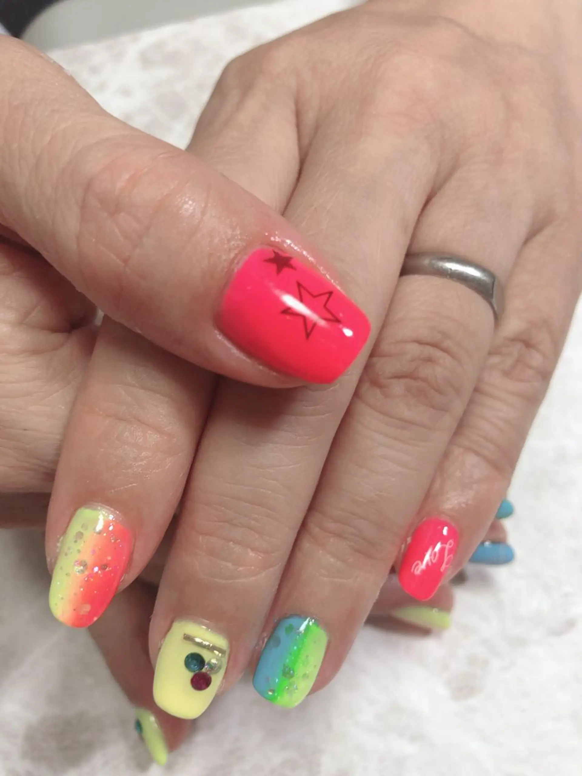 ネイル ハンドネイル フットネイル Lokahi NAILのネイルデザイン