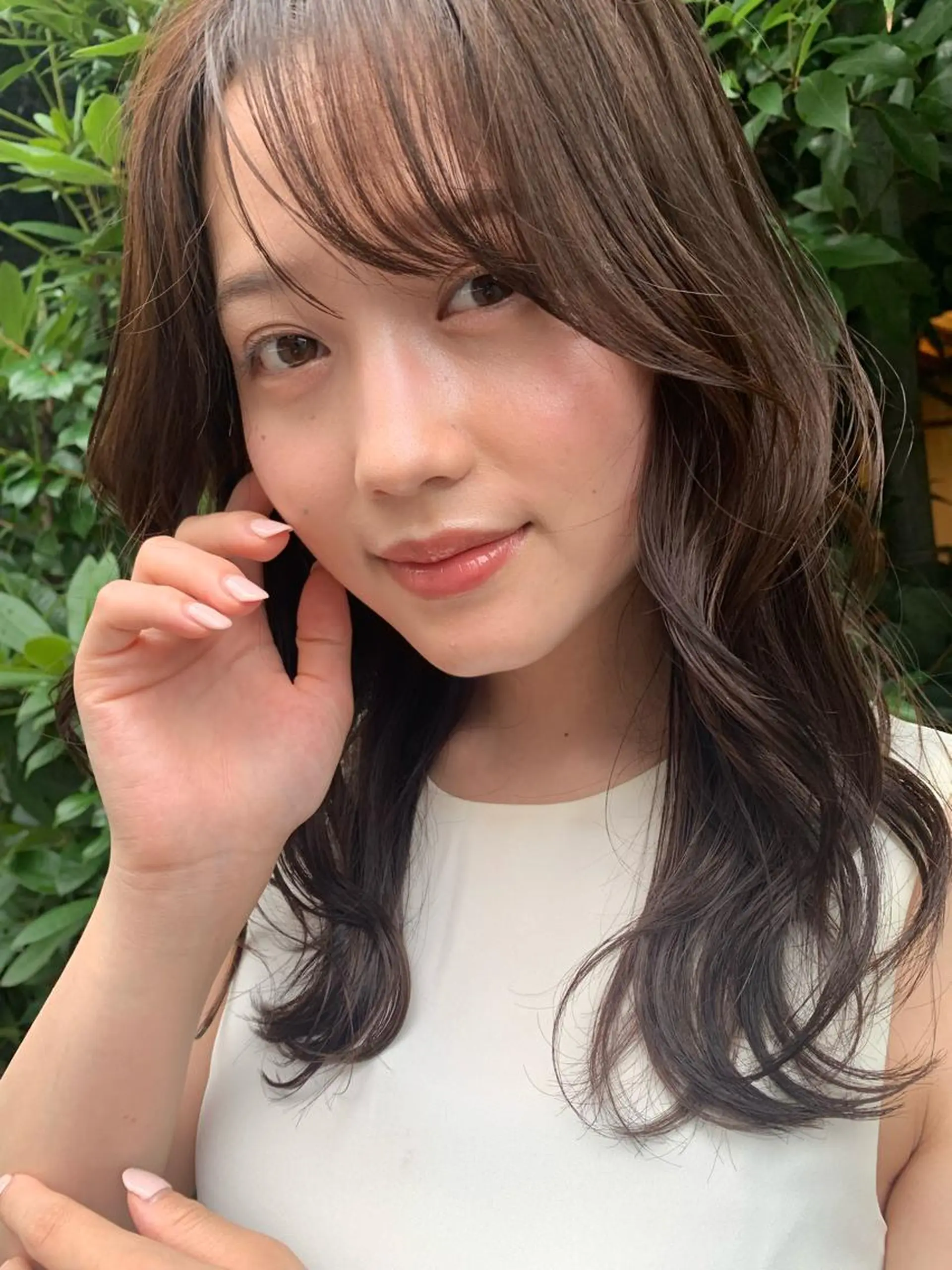 セミロング オチ ハナのヘアスタイル