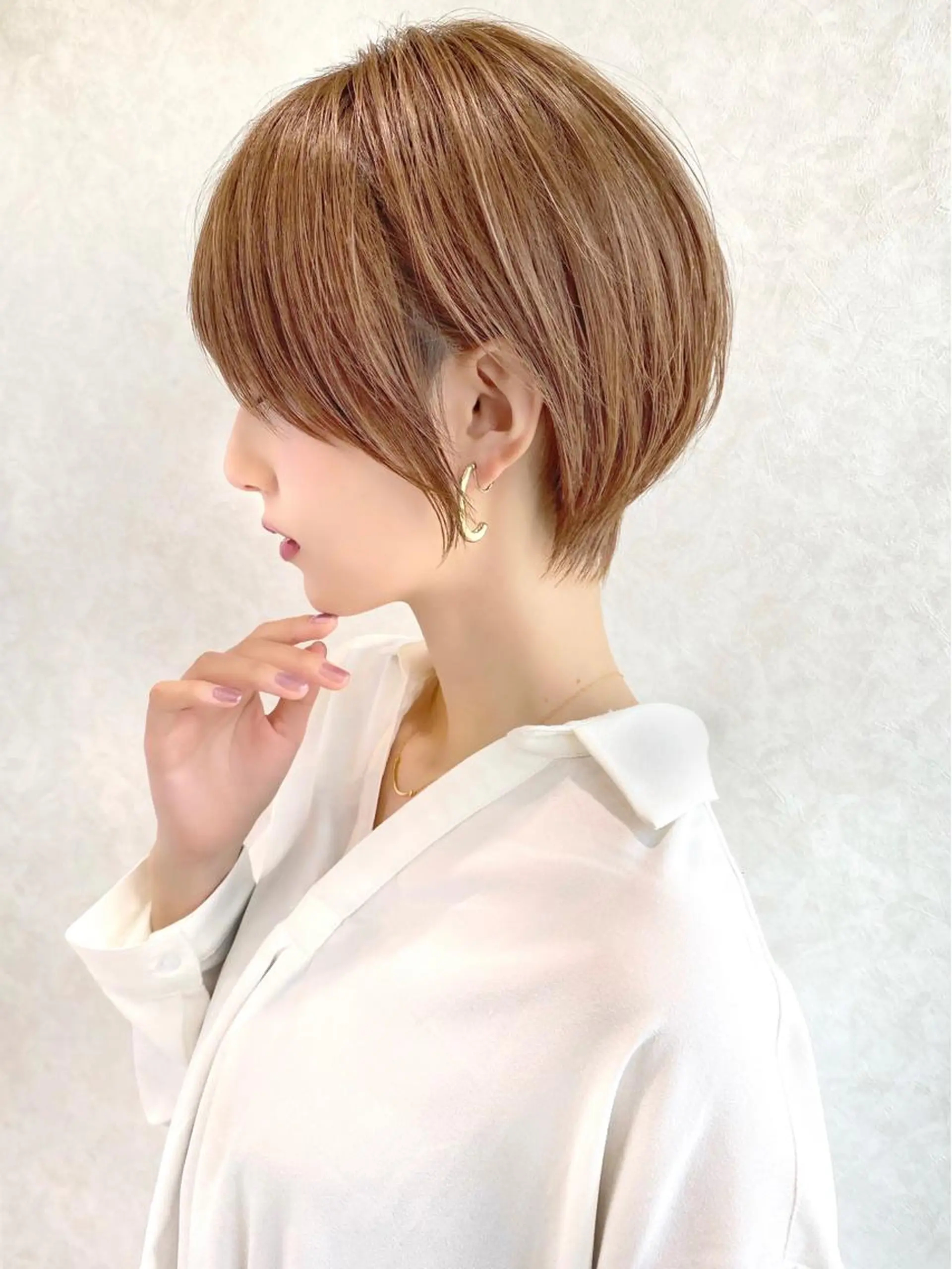 ショート カラー 切りっぱなしボブ ショートボブ ベージュカラー ブリーチ ケアブリーチ カット ヘアカラー トリートメント ショート、ボブの神✨ 峯朋也✂︎✨のヘアスタイル