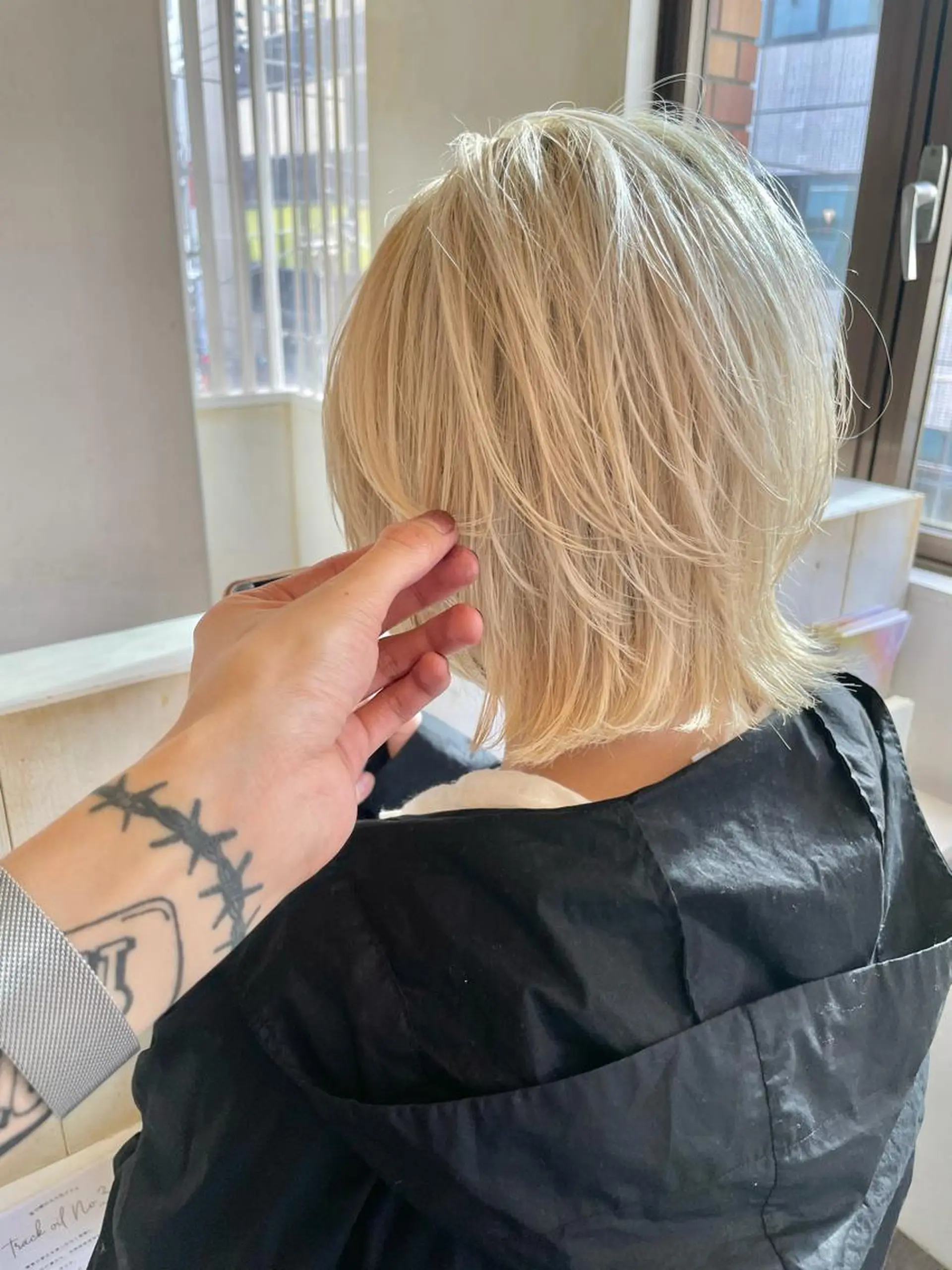 ショート カラー ベージュカラー ホワイトベージュ ショートヘア ウルフカット ヘアカラー ヘアセット レイヤー/艶カラー 🫧守利のヘアスタイル