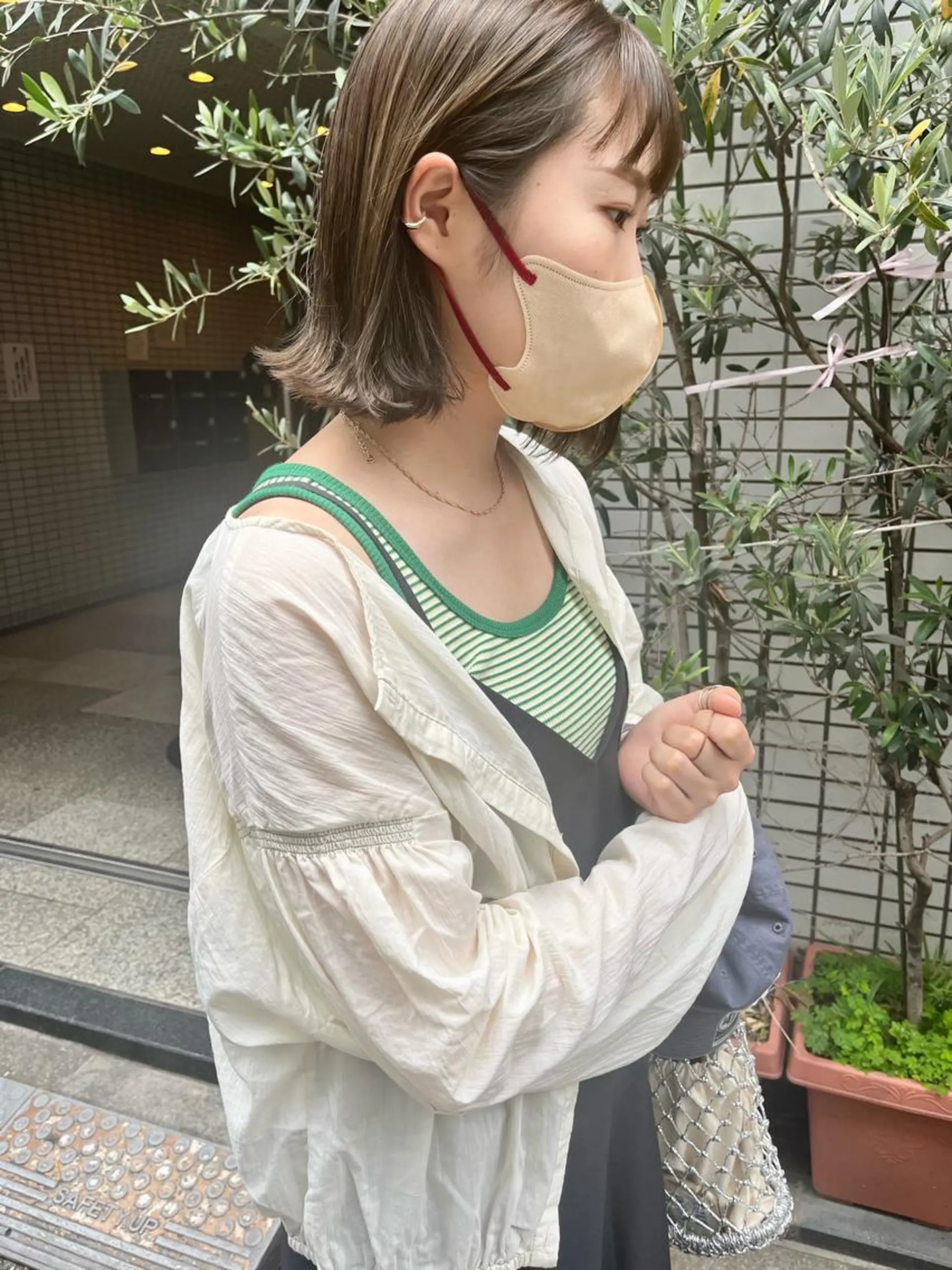 ミディアム カラー ベージュカラー オリーブベージュ カット ヘアカラー トリートメント ヘアセット 🌷ボブ/髪質改善 ストレートのヘアスタイル