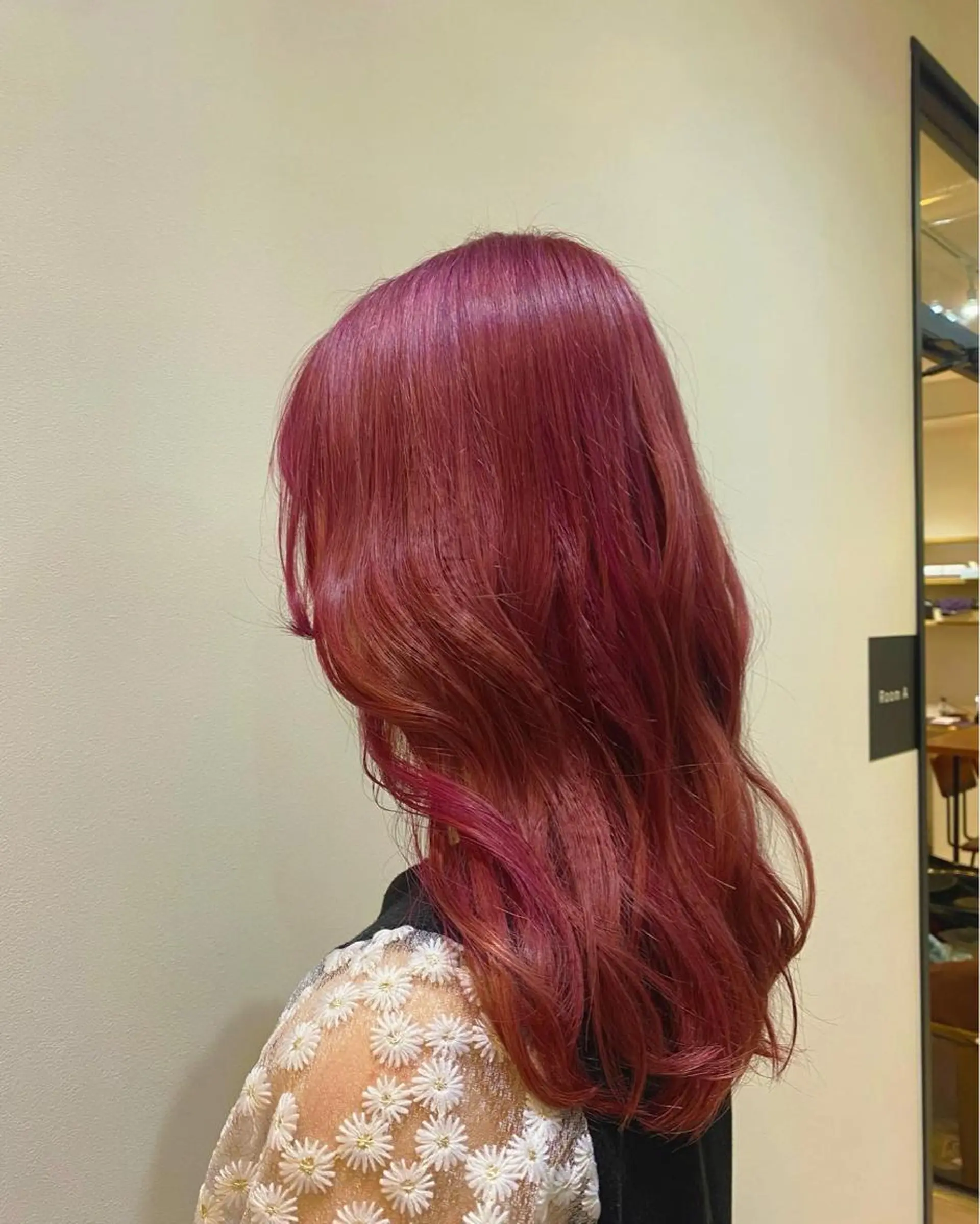 セミロング カラー セミロングパーマ バレイヤージュ ベージュカラー ブリーチ ブラウンカラー カット ヘアカラー トリートメント ♡オシャ髪♡AI ✂️newi町田のヘアスタイル