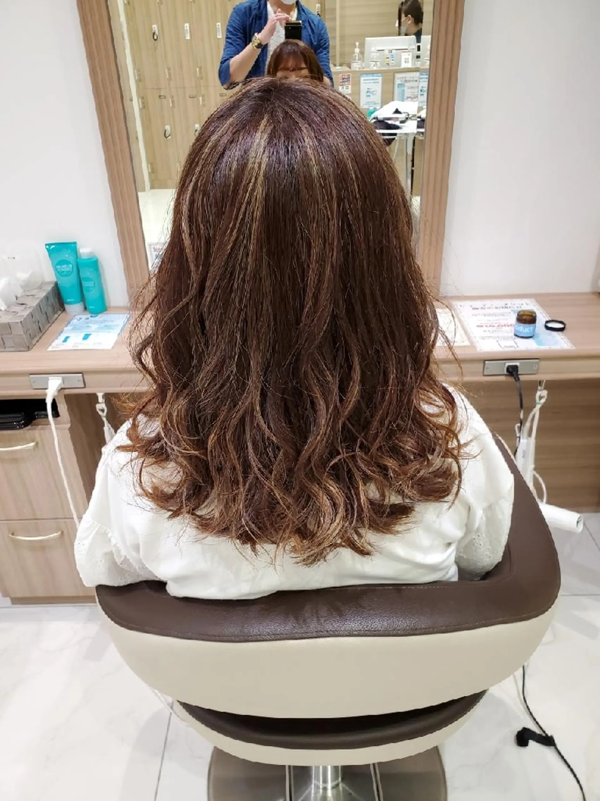 セミロング カラー アッシュ ベージュカラー ブリーチ ハイライトカラー イルミナカラー 中村 和貴のヘアスタイル