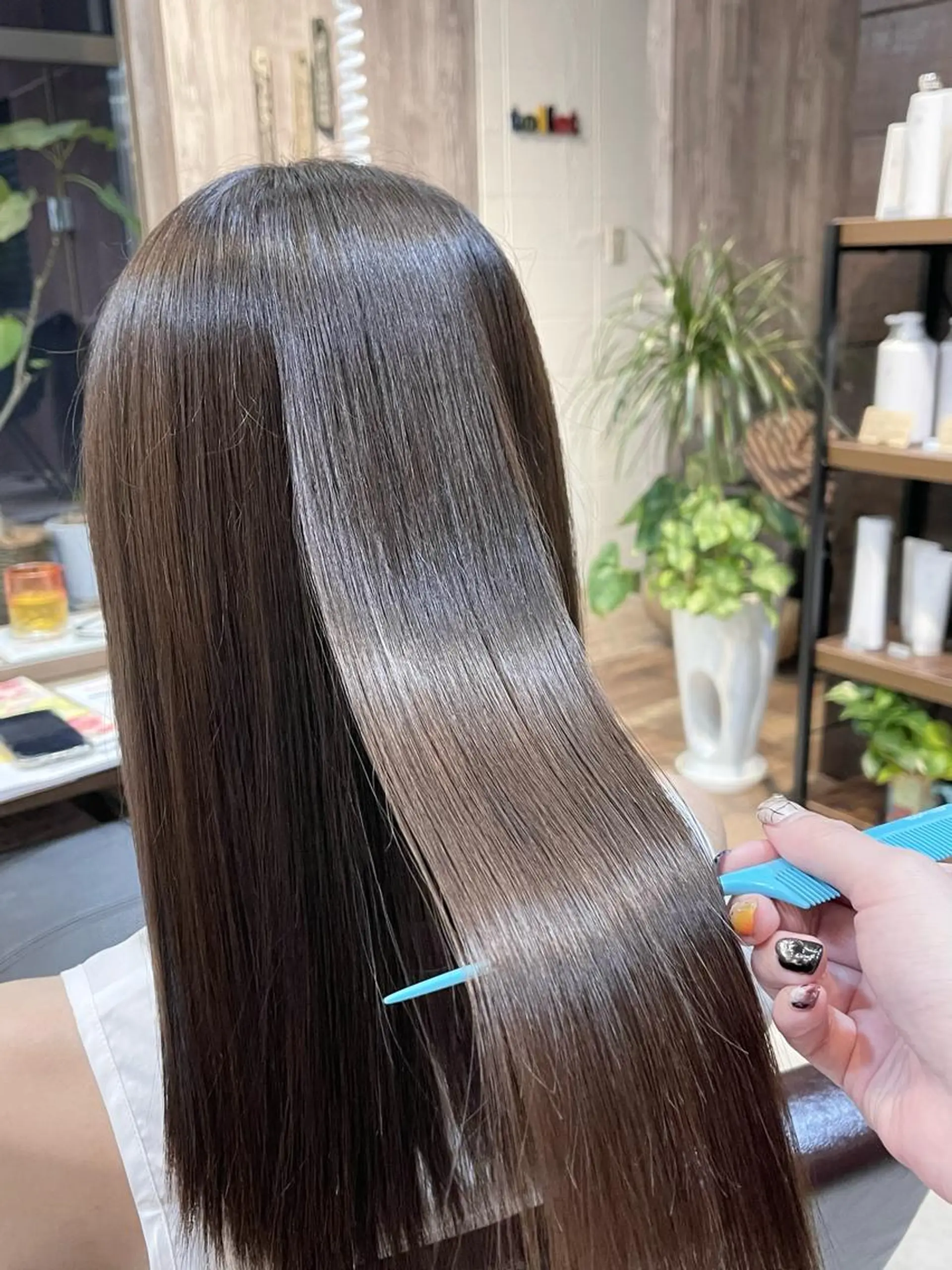 ロング カラー ブリーチ トリートメント i  plus＋所属・髪質改善で 憧れの潤艶美髪にのヘアスタイル