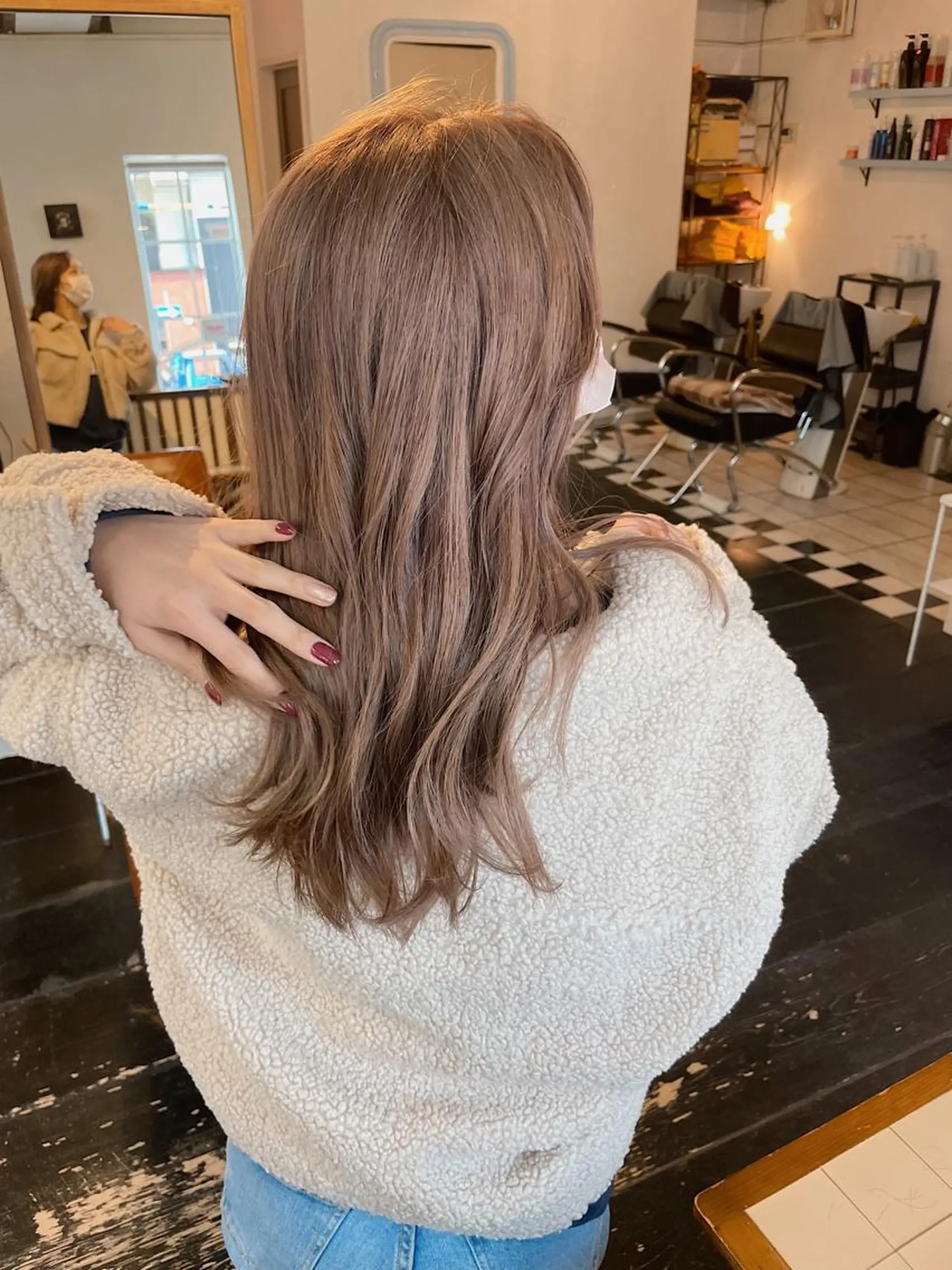 ロング カラー ベージュカラー ブリーチ ミルクティーベージュ ヘアカラー トリートメント h a k u 大倉 卓人のヘアスタイル