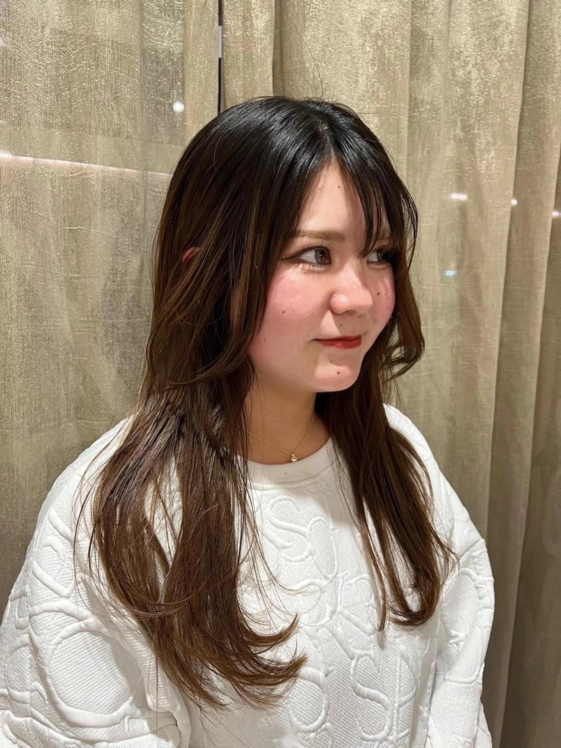 ロング アイブロウ 韓国風ヘア 似合わせカット 小林愛奈のヘアスタイル