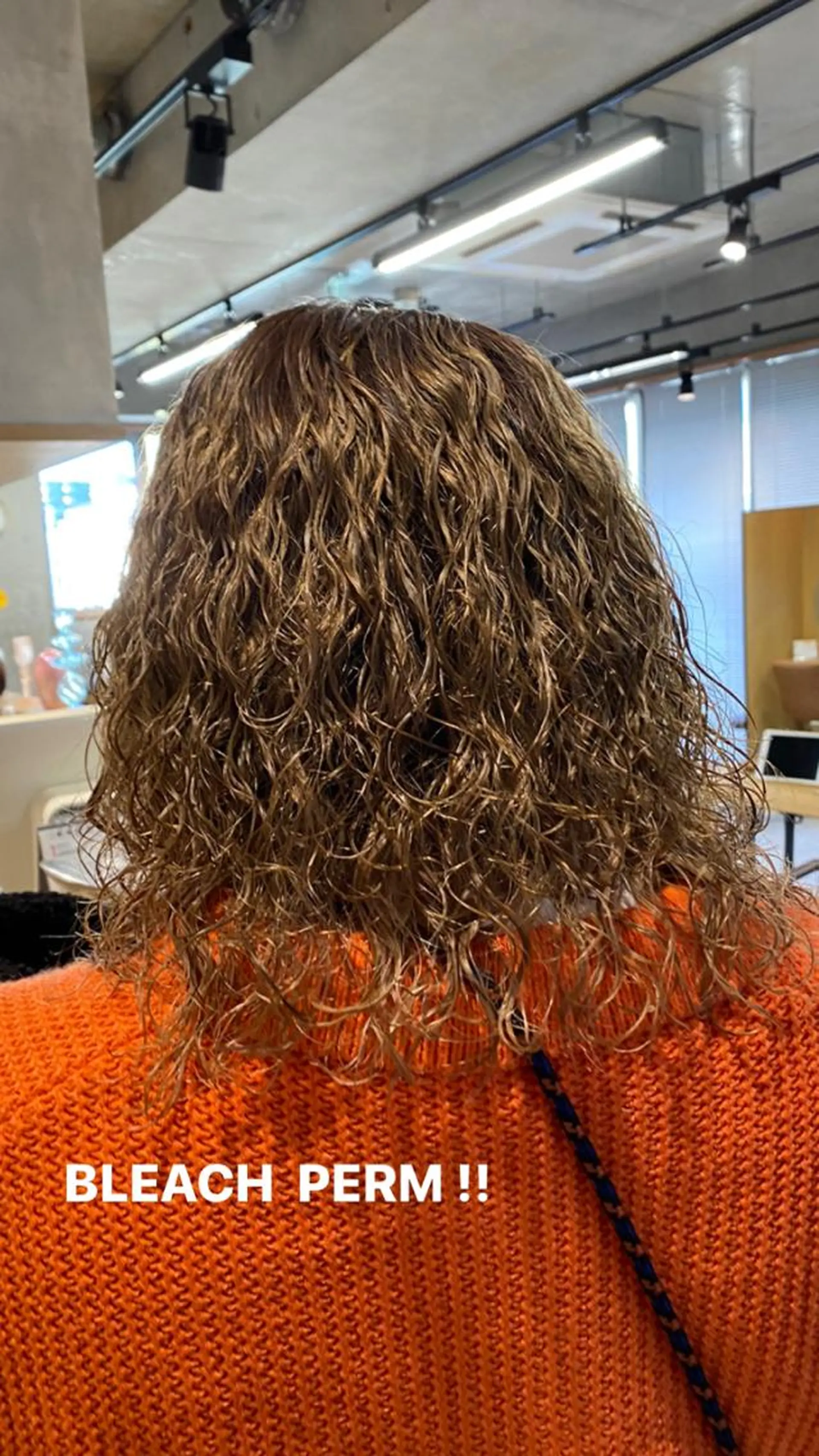 ミディアム パーマ Yahiko ハイトーンのヘアスタイル