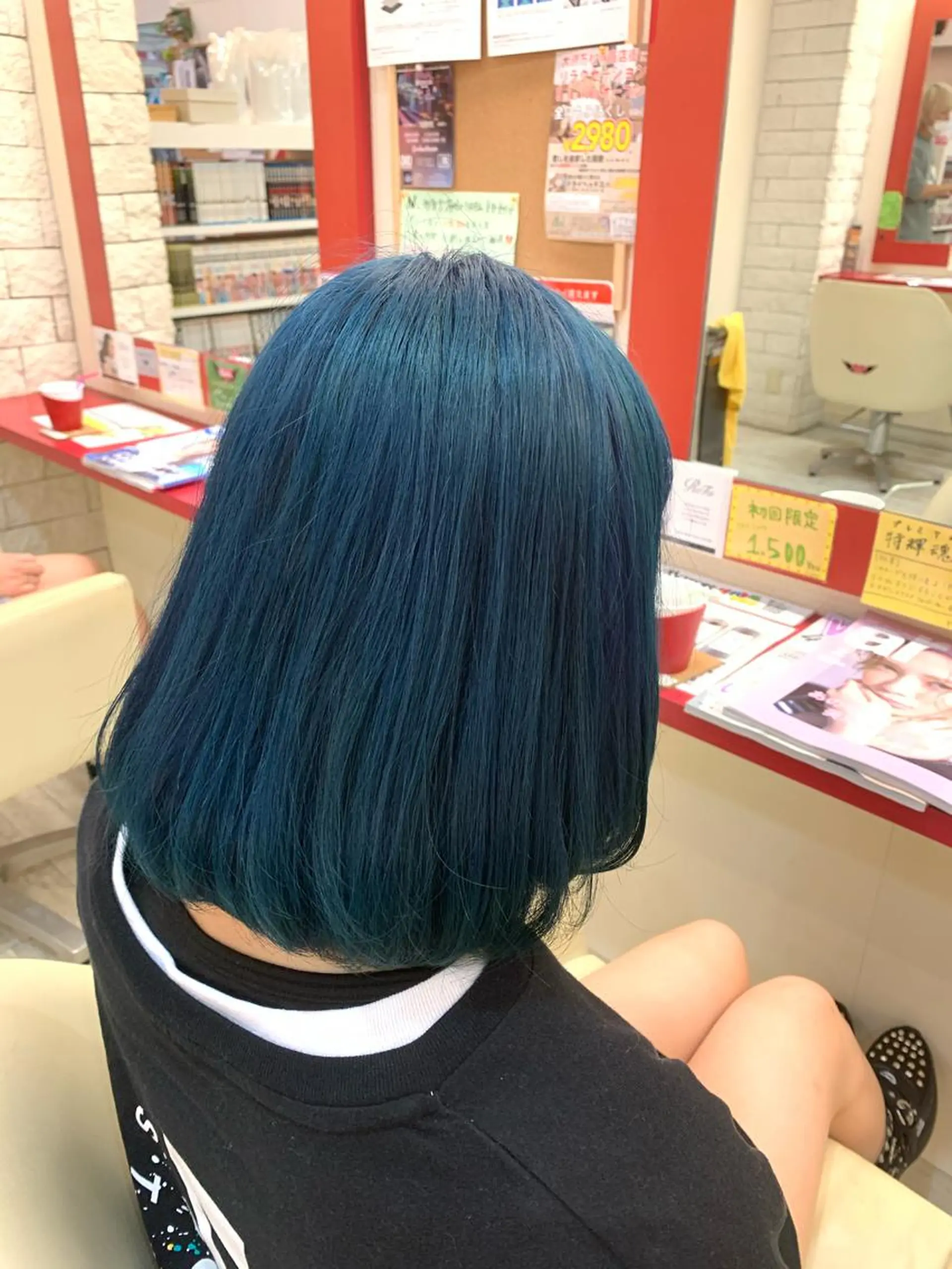 ミディアム ヘアアレンジ 今村公介 ブリーチ特化、派手髪のヘアスタイル