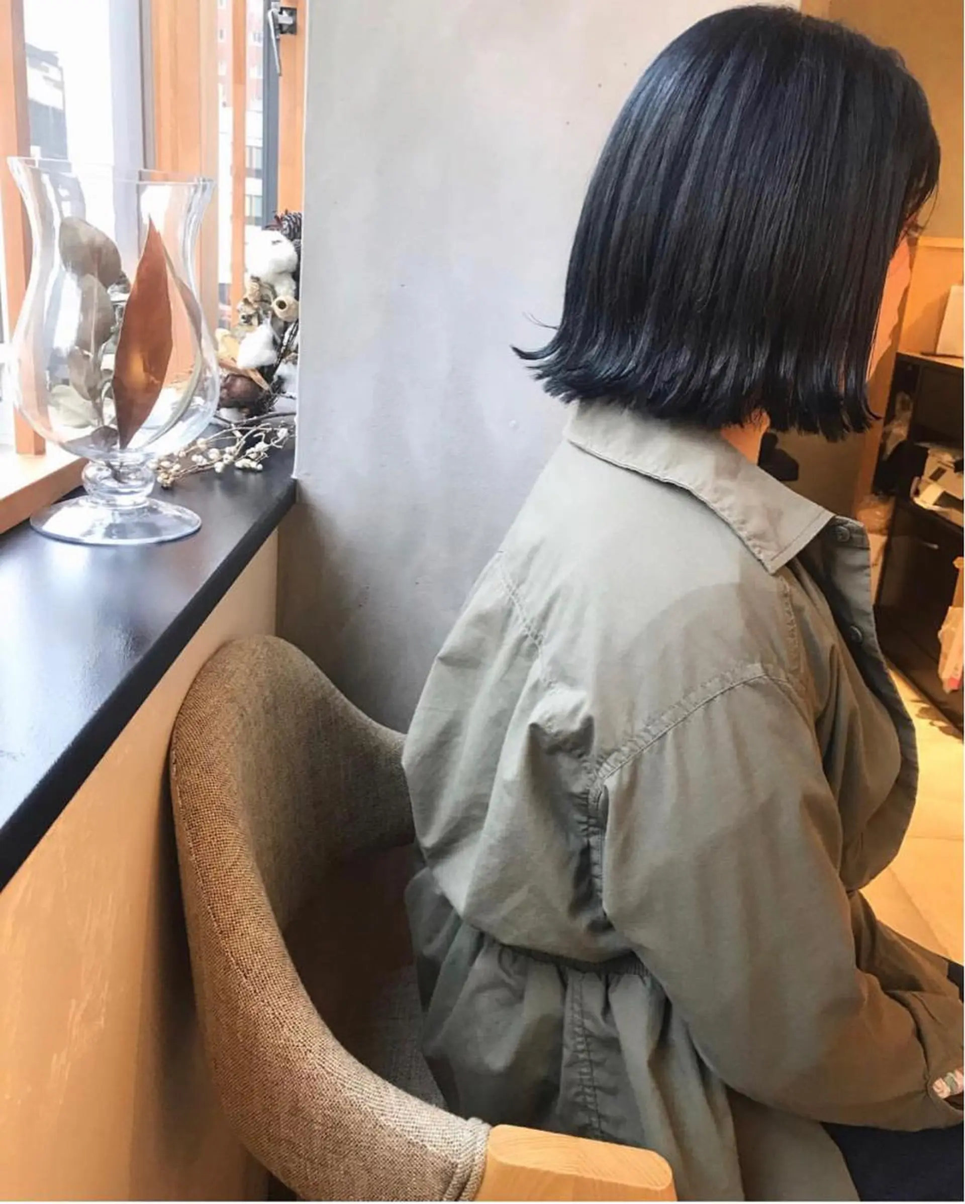 ミディアム カラー 黒髪 ブリーチ ブルーカラー ブルーブラック タカミ荒子店所属・眉毛ワックス konomiの眉毛・アイブロウイメージ