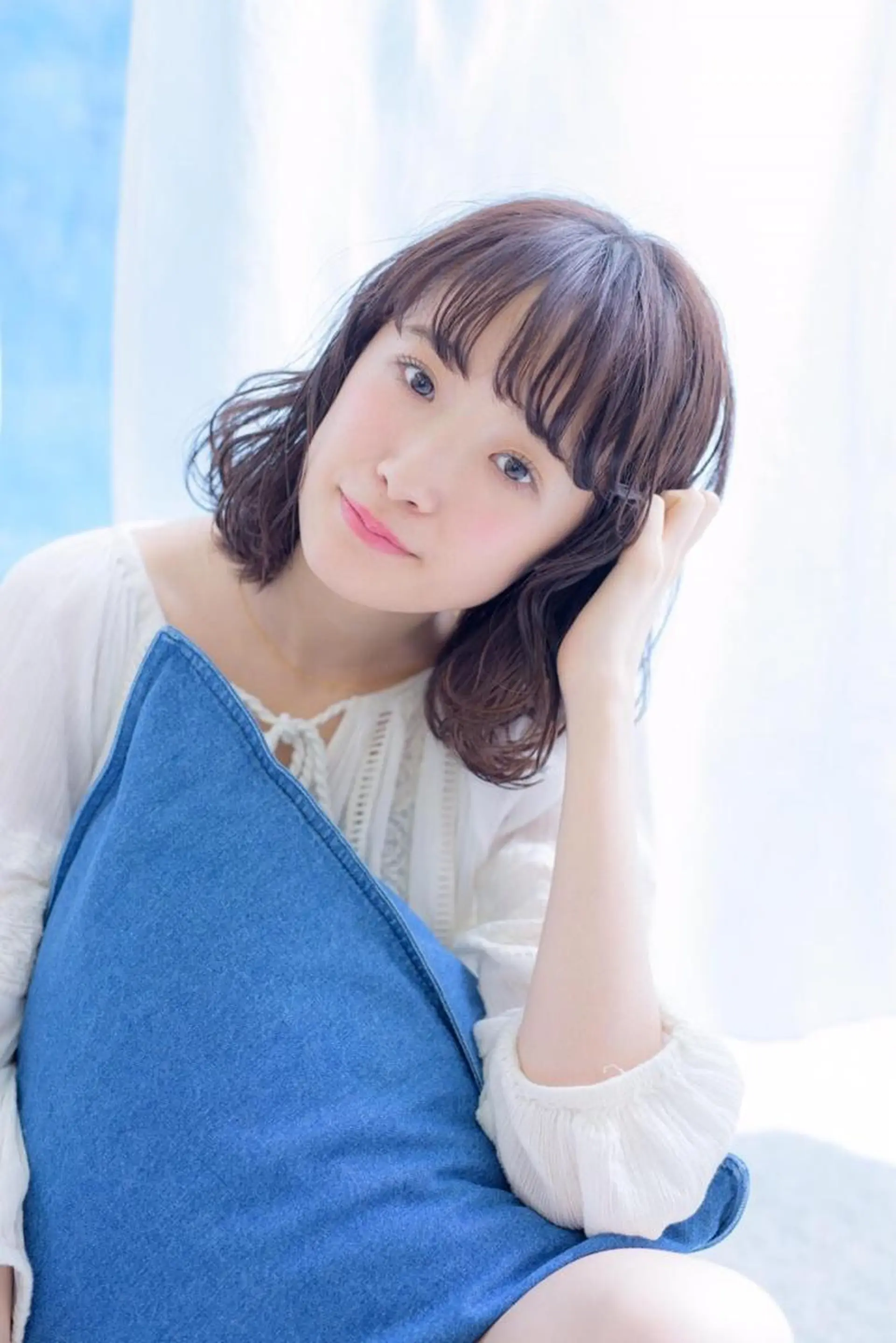 ミディアム 齋藤 咲のヘアスタイル