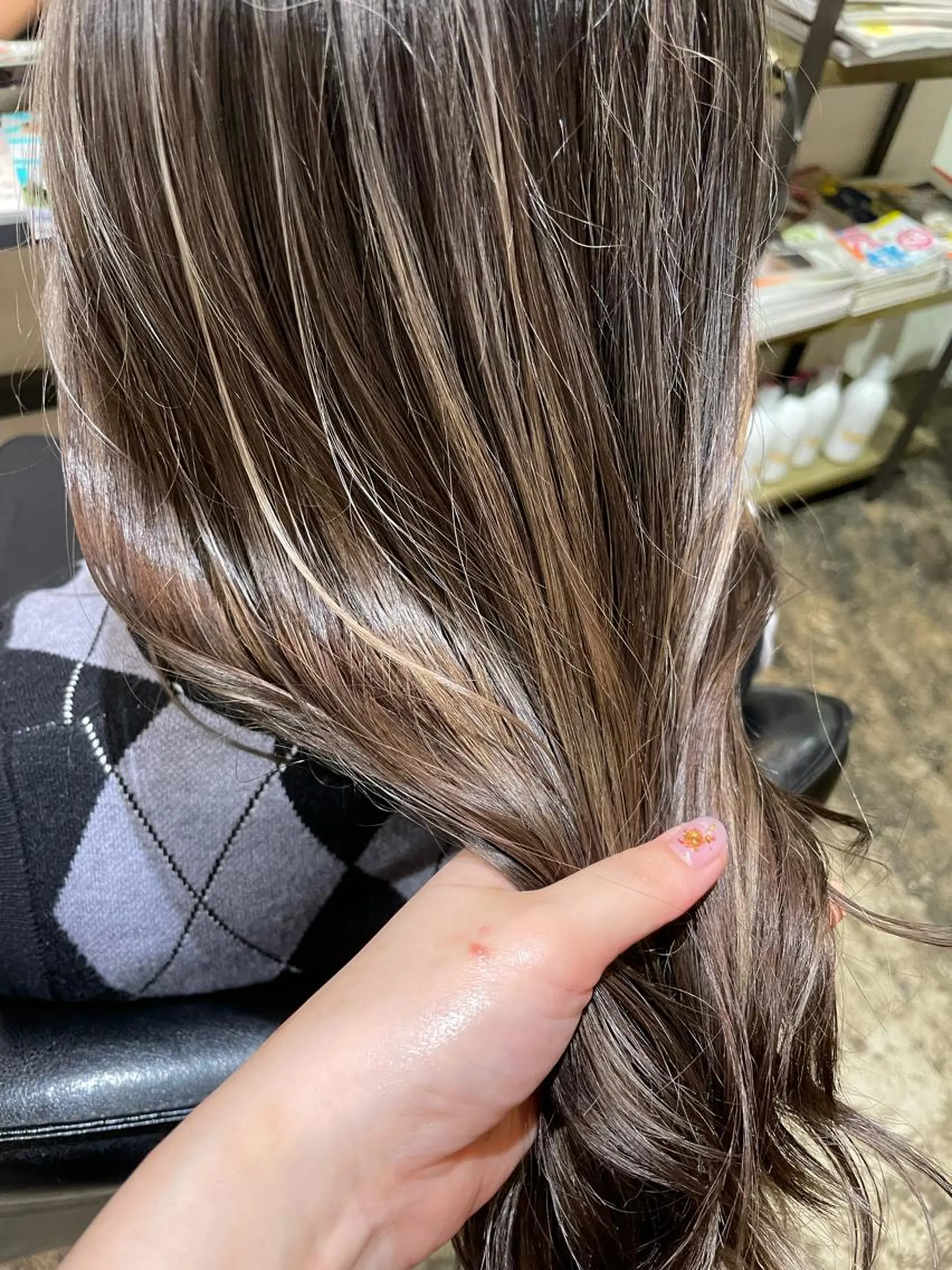 ロング カラー akane .のヘアスタイル