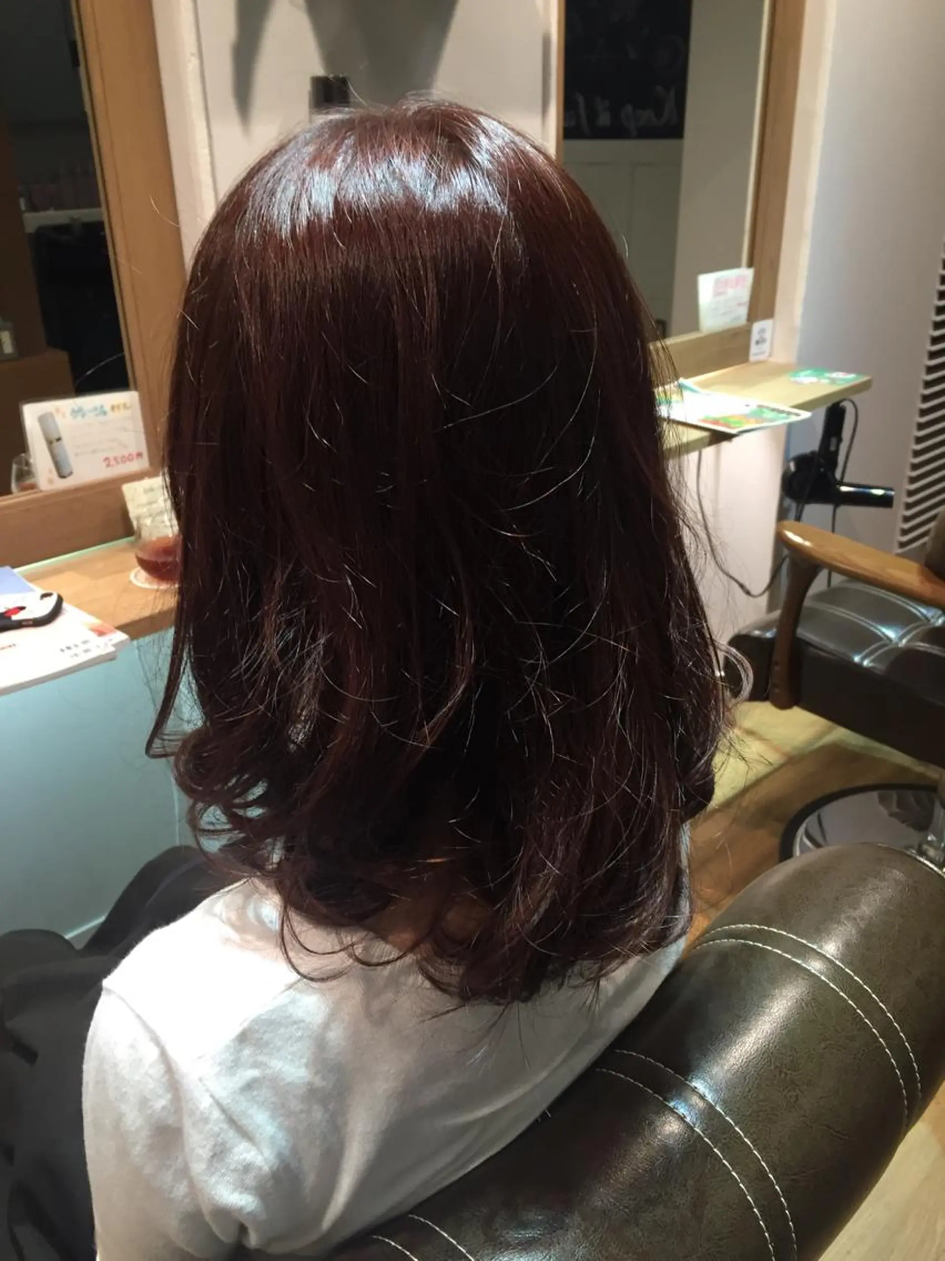 セミロング カラー ツキダテ ユイのヘアスタイル
