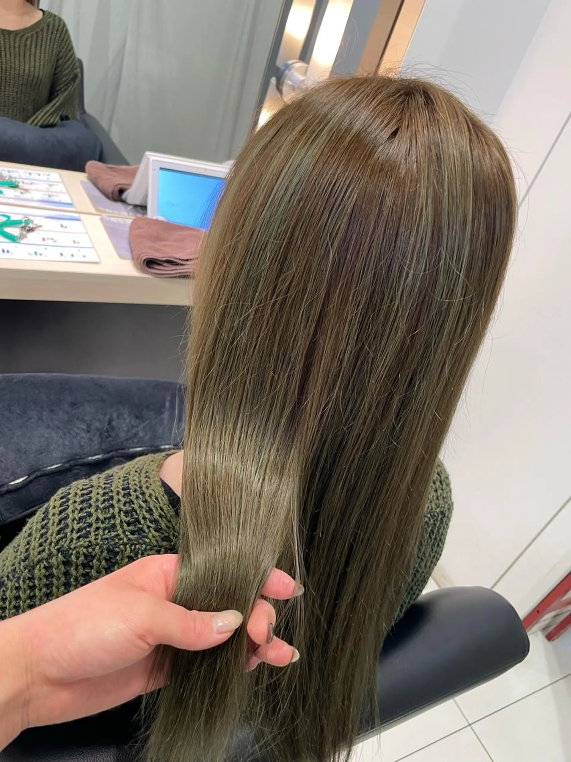 ロング カラー ハイライトカラー オリーブカラー ハイライト ヘアカラー クロスパーマ/うる艶 カラー/Kurumiのヘアスタイル