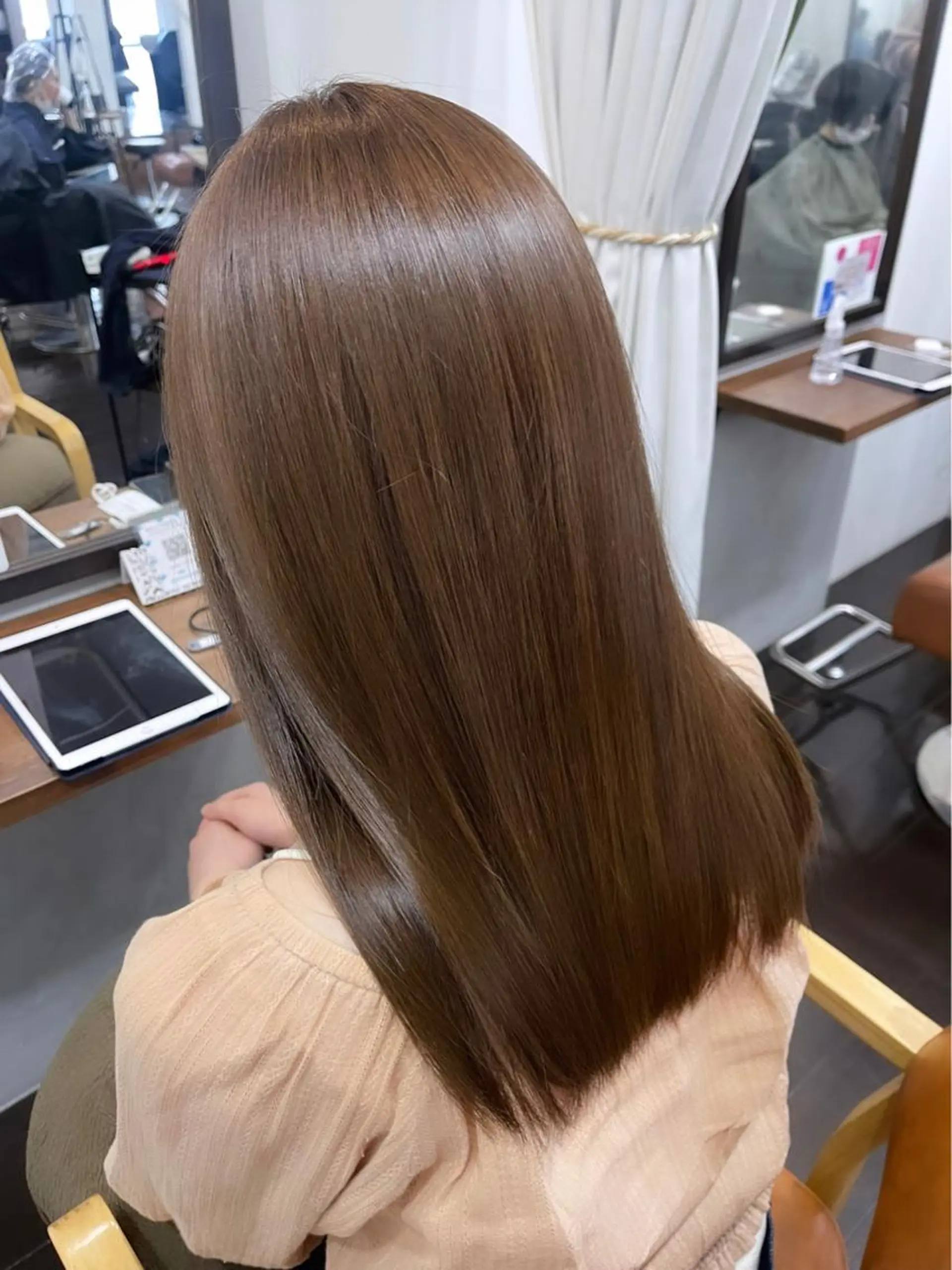 セミロング カラー ベージュカラー ブラウンカラー 髪質改善 トリートメント カット ヘアカラー トリートメント 難波 茜のヘアスタイル
