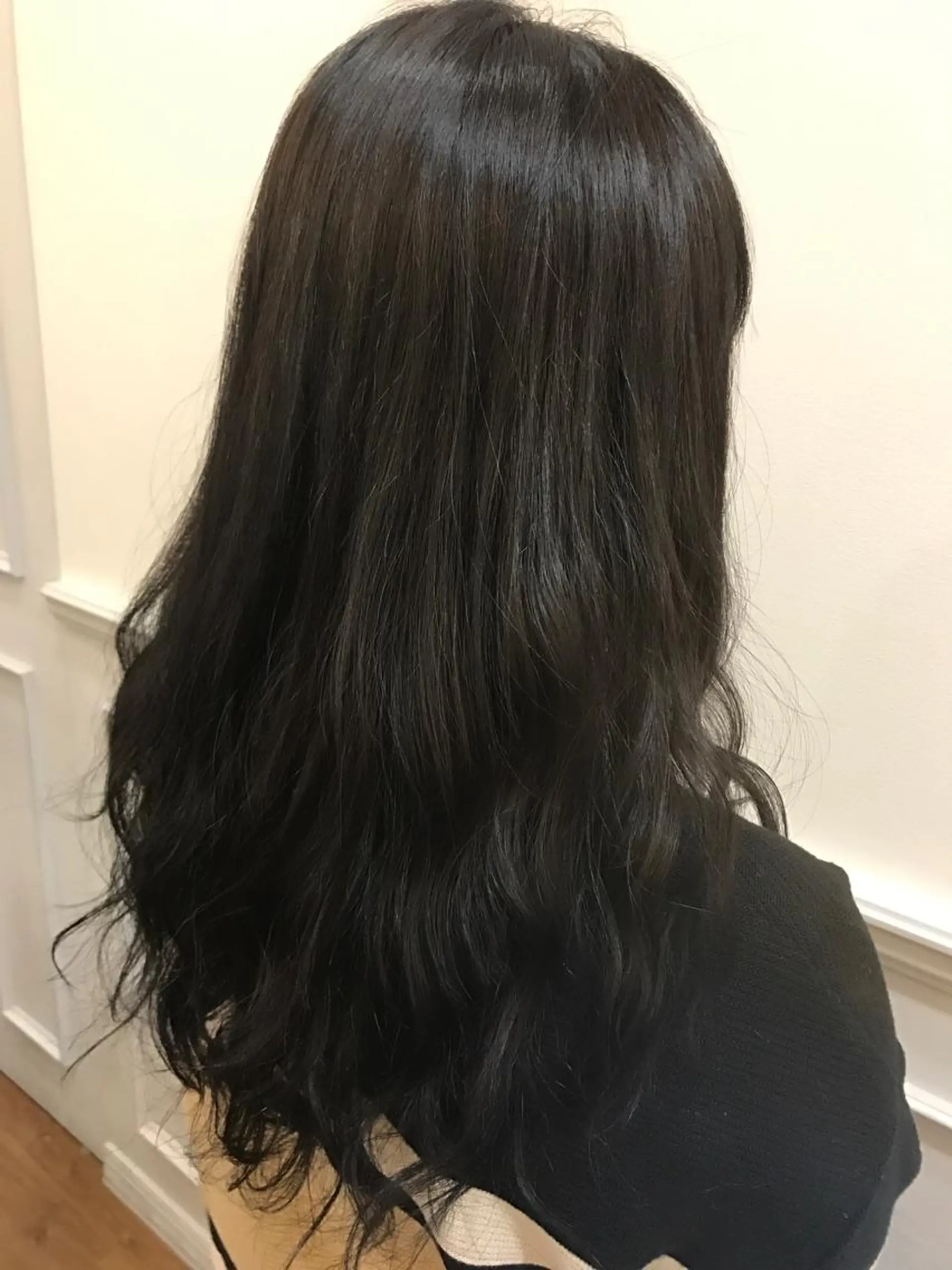 ロング カラー ダークグレー トリートメント ひろせ かなのヘアスタイル