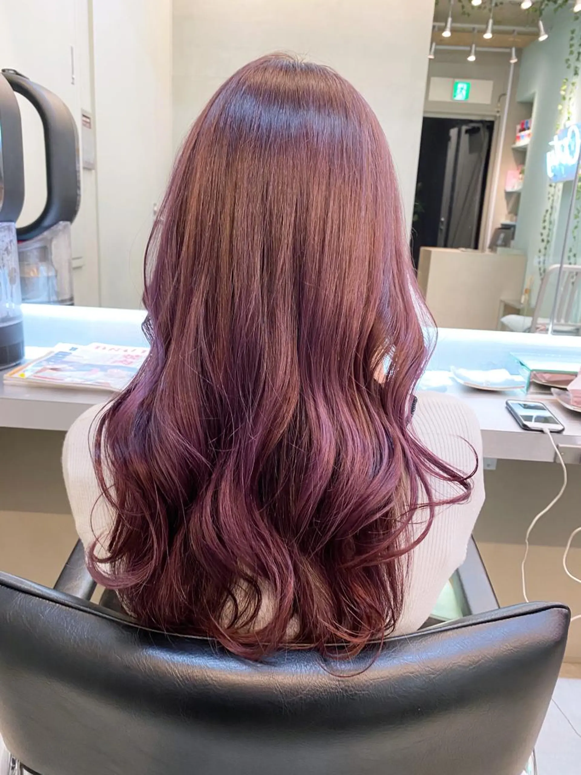 ロング カラー 岡野 静華のヘアスタイル
