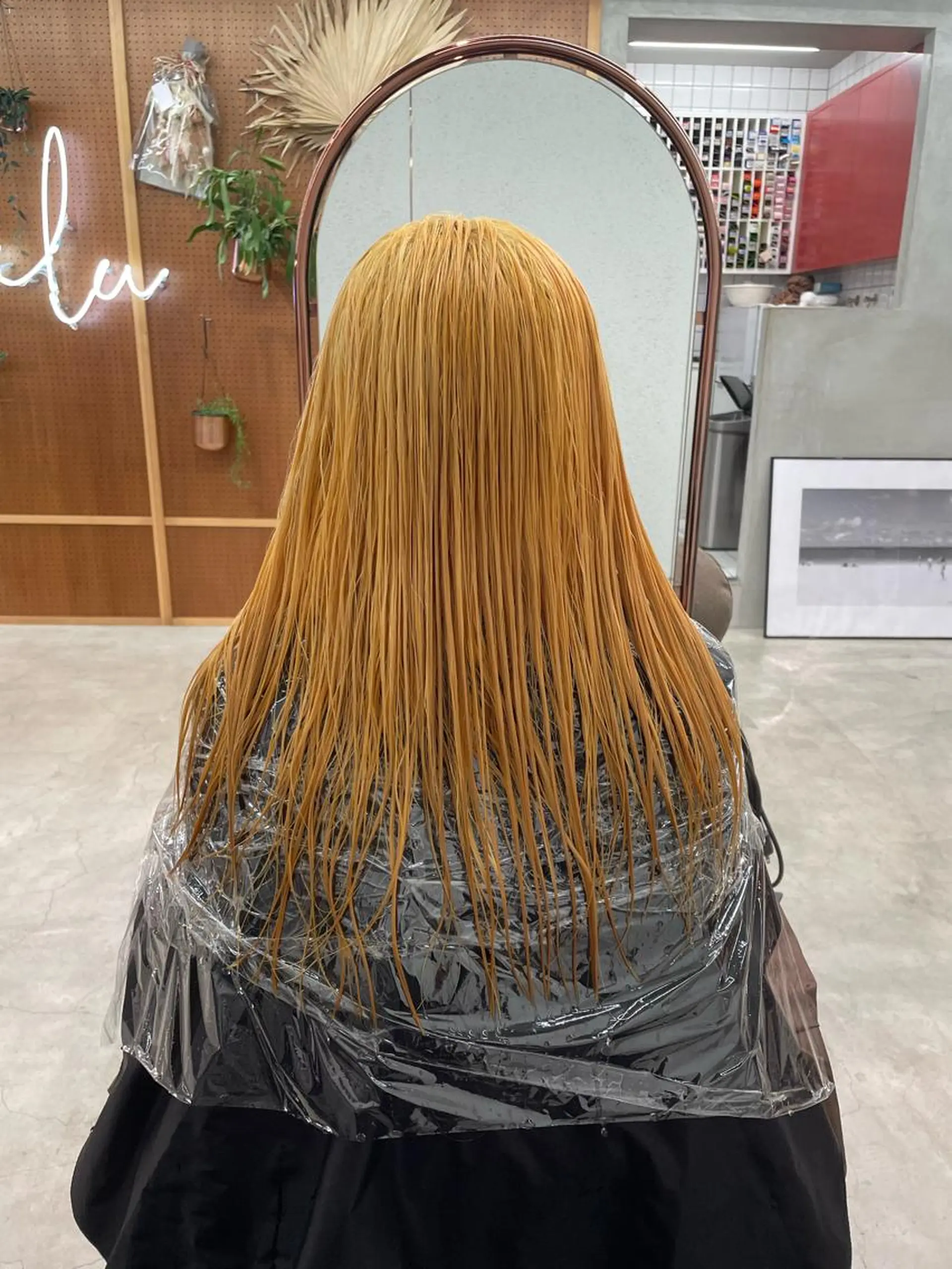 カラー ブリーチ 鶴井 美空のヘアスタイル