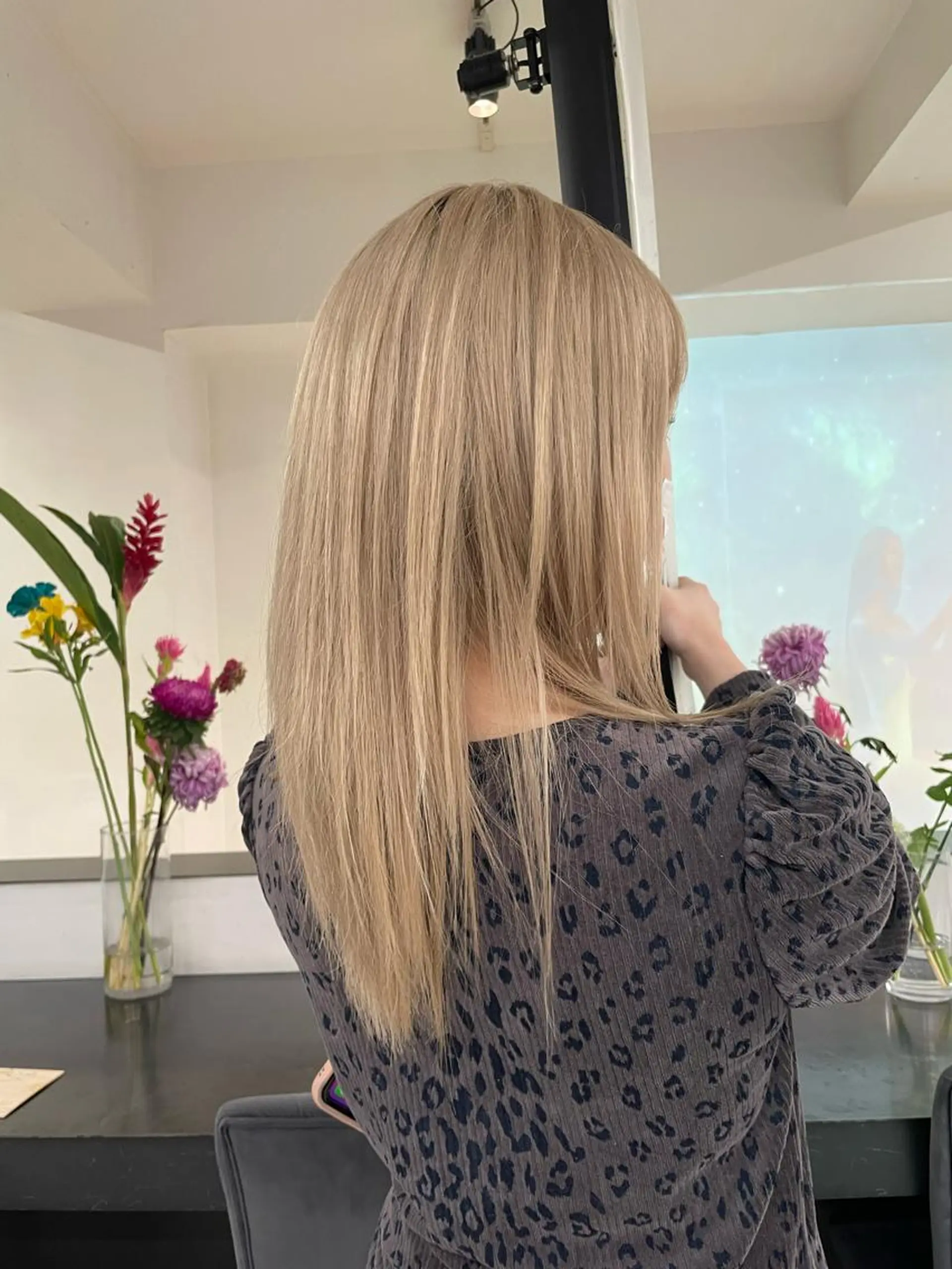 セミロング カラー ベージュカラー ブリーチ ケアブリーチ ハイトーンカラー トリートメント レイヤーカット💖 Kaedeのヘアスタイル