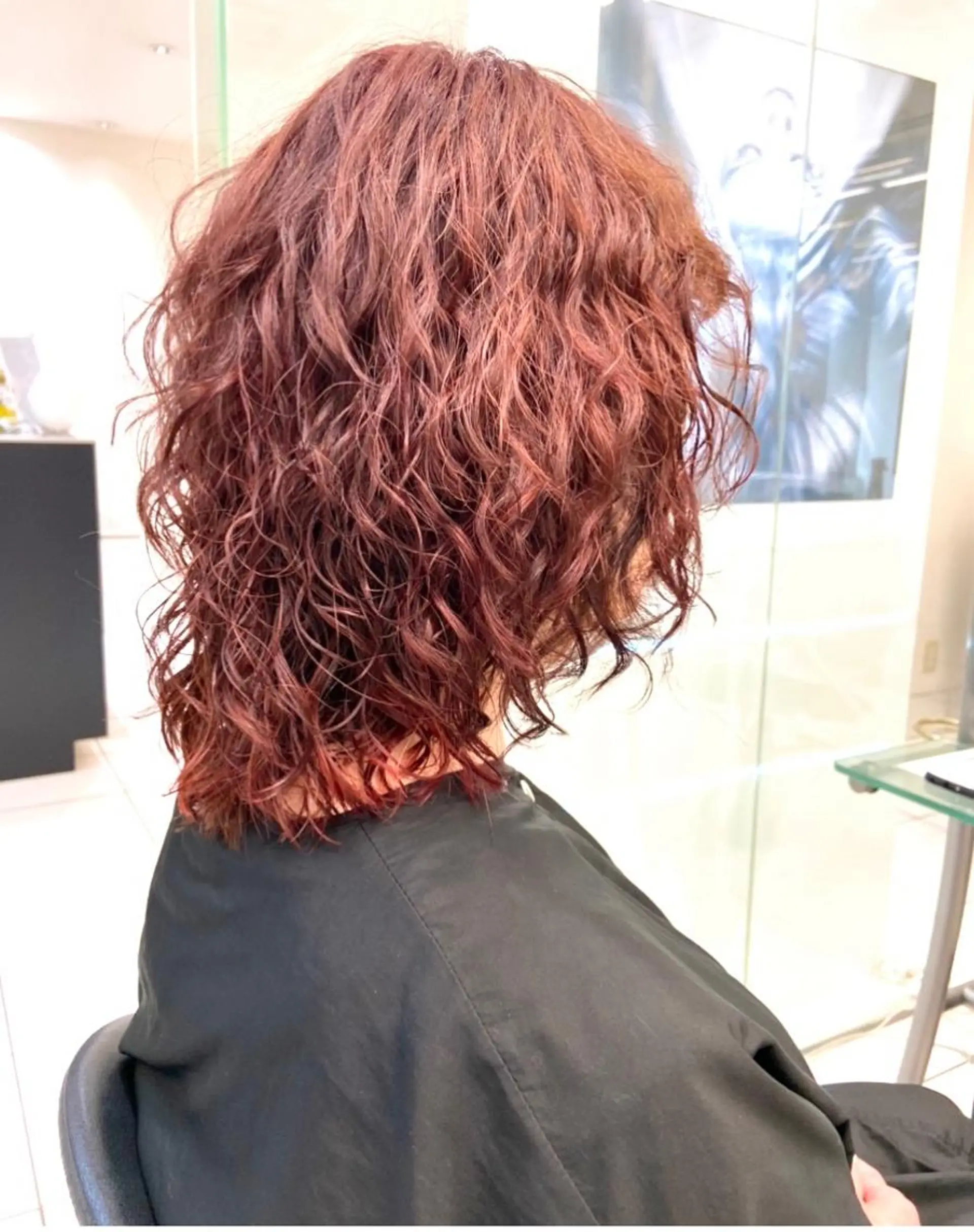 ミディアム パーマ 辛島 涼子のヘアスタイル