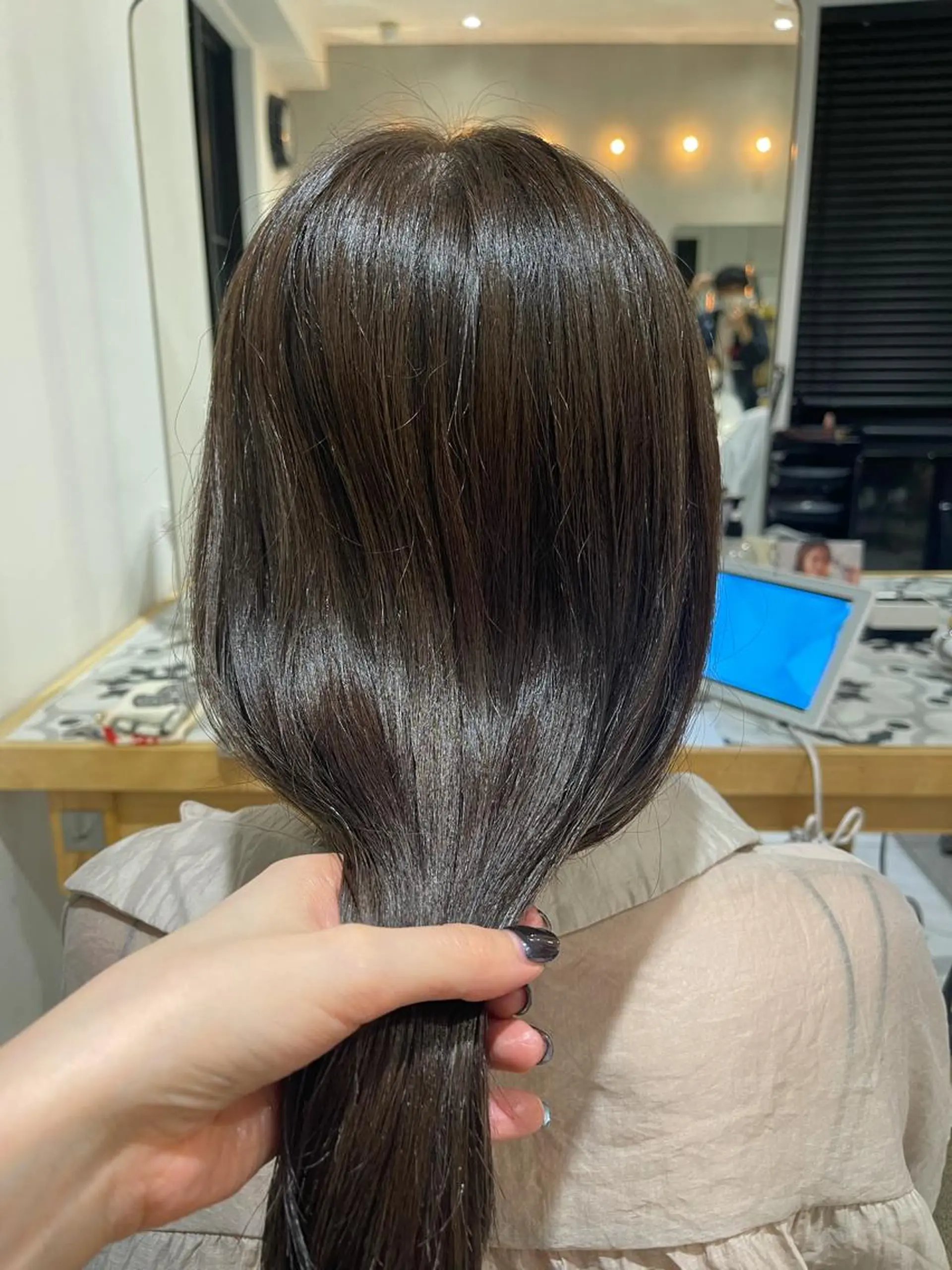 セミロング カラー グレージュ ラベンダー/レイヤー スタイル🤎mamiのヘアスタイル