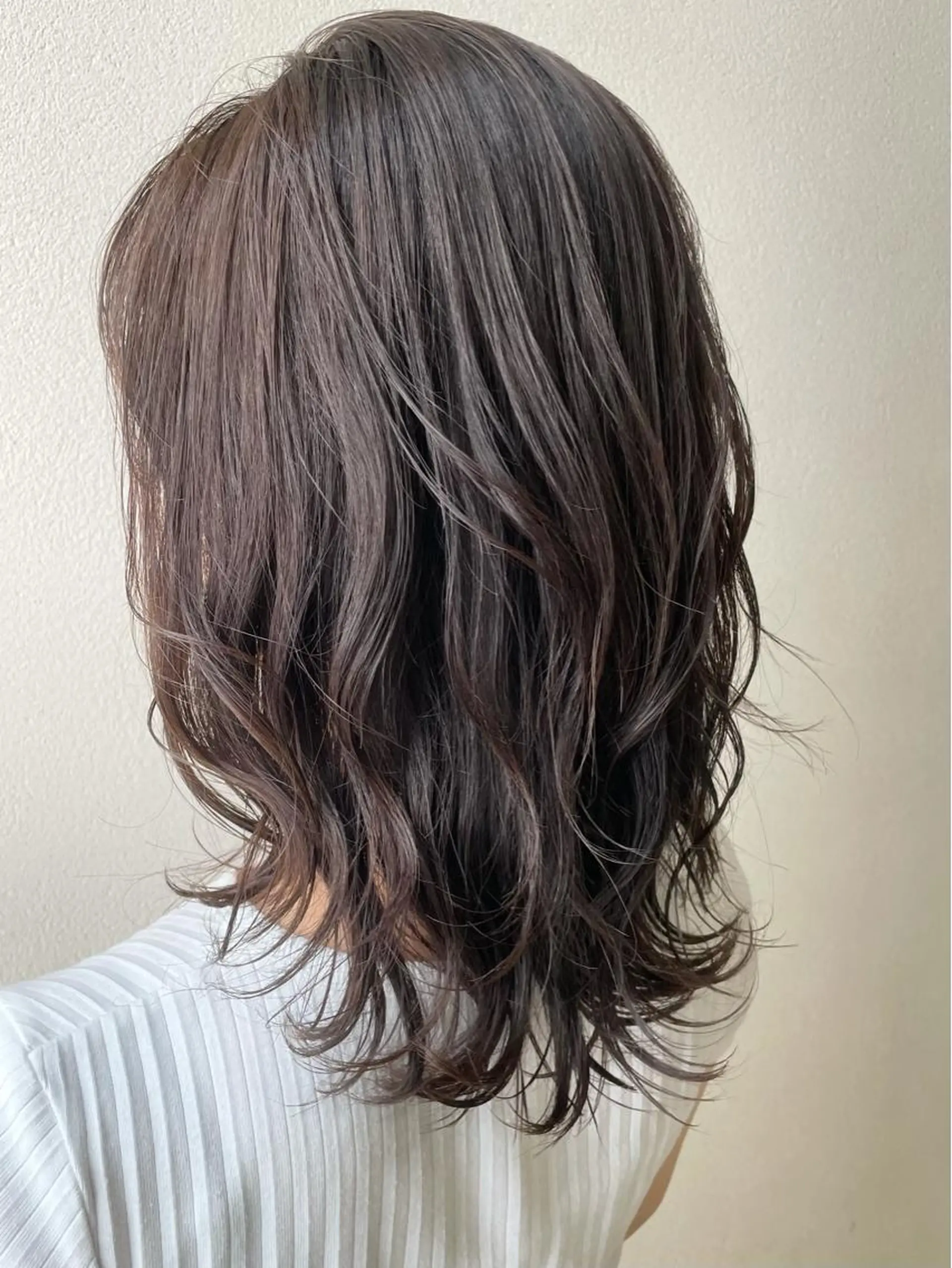 セミロング カラー アッシュ ベージュカラー ヘアカラー 沢田 瞳のヘアスタイル