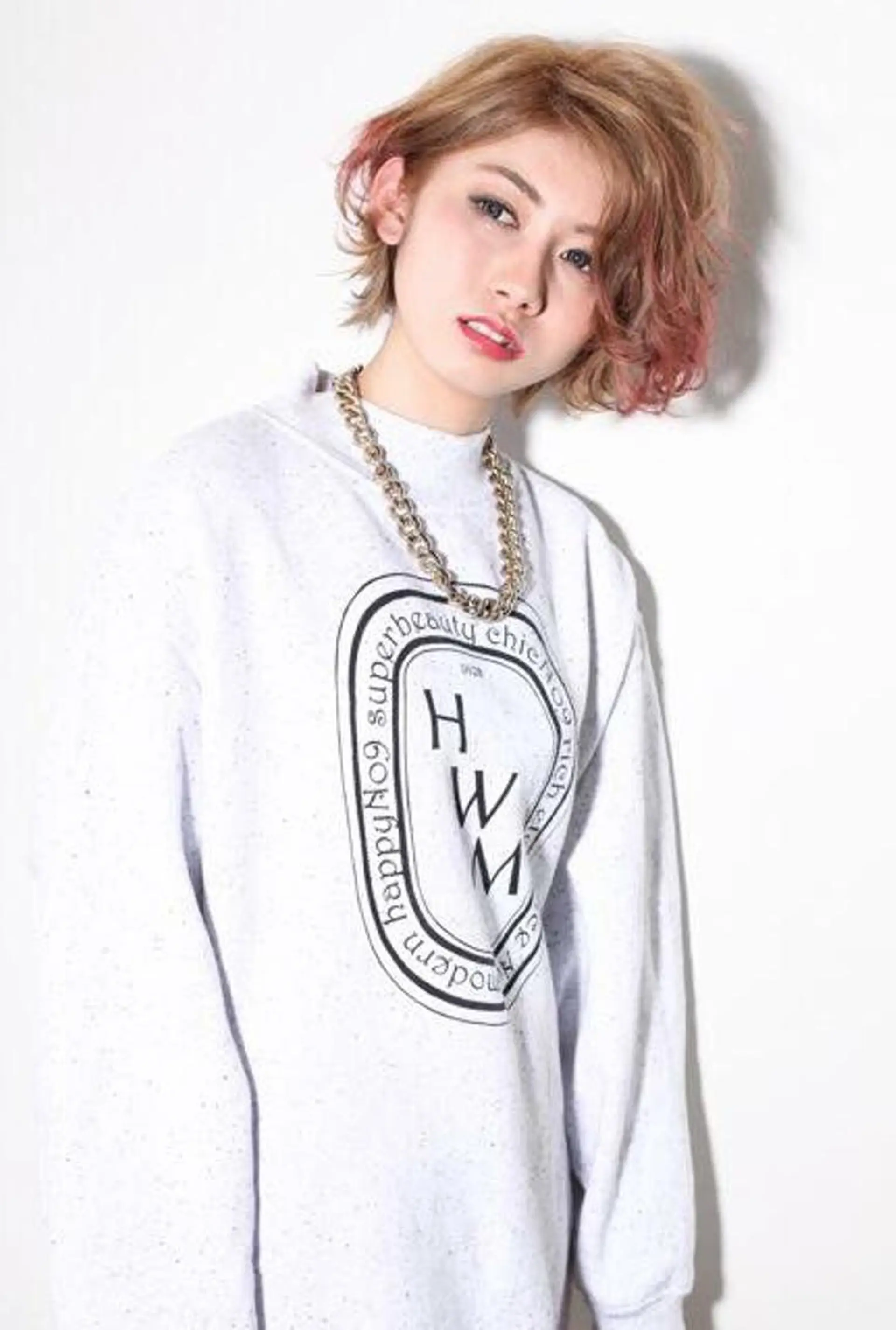 ショート カラー グラデーションカラー レッドカラー ショートヘア ブリーチ/髪質改善 NYNY大久保のヘアスタイル