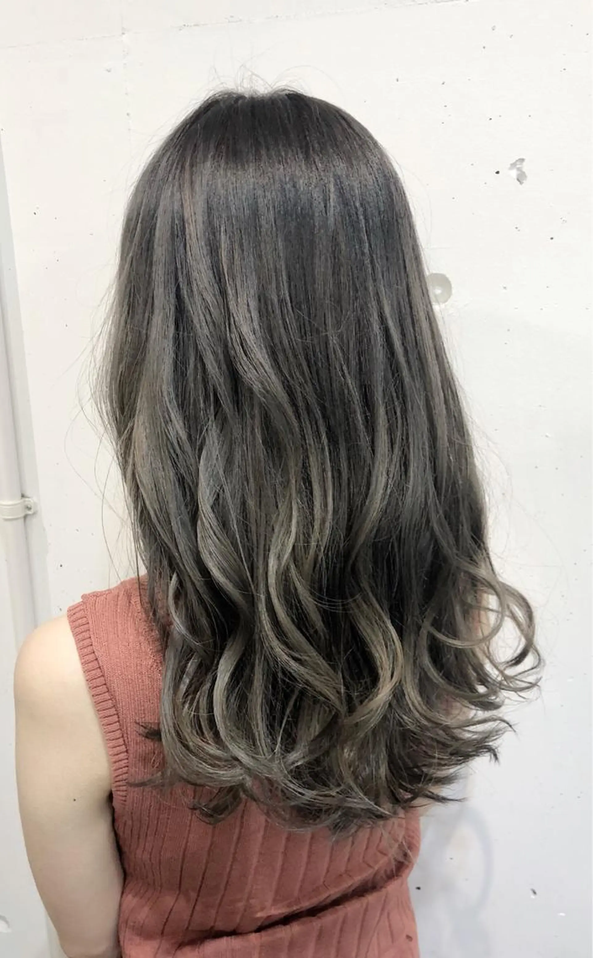 カラー ブリーチ グラデーションカラー イルミナカラー ヘアカラー トリートメント ヘッドスパ グレージュ/髪質改善 Yamato.hのヘアスタイル