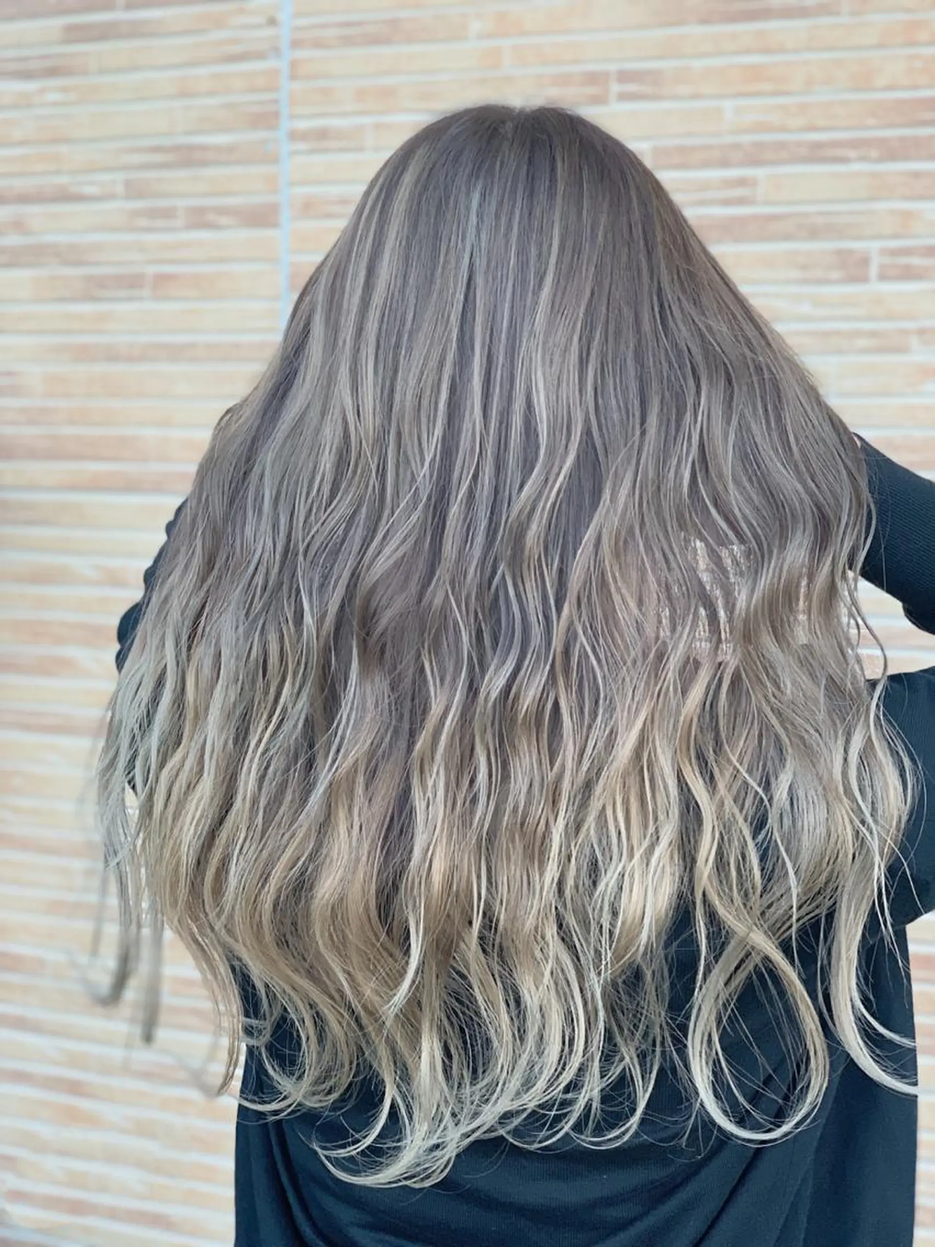 ロング ハイライト 髪質改善 韓国風ヘア 縮毛矯正 ank classic hair【アンククラシックヘアー】所属・バレ、ハイライト モデル募集　齋藤祐哉のヘアスタイル