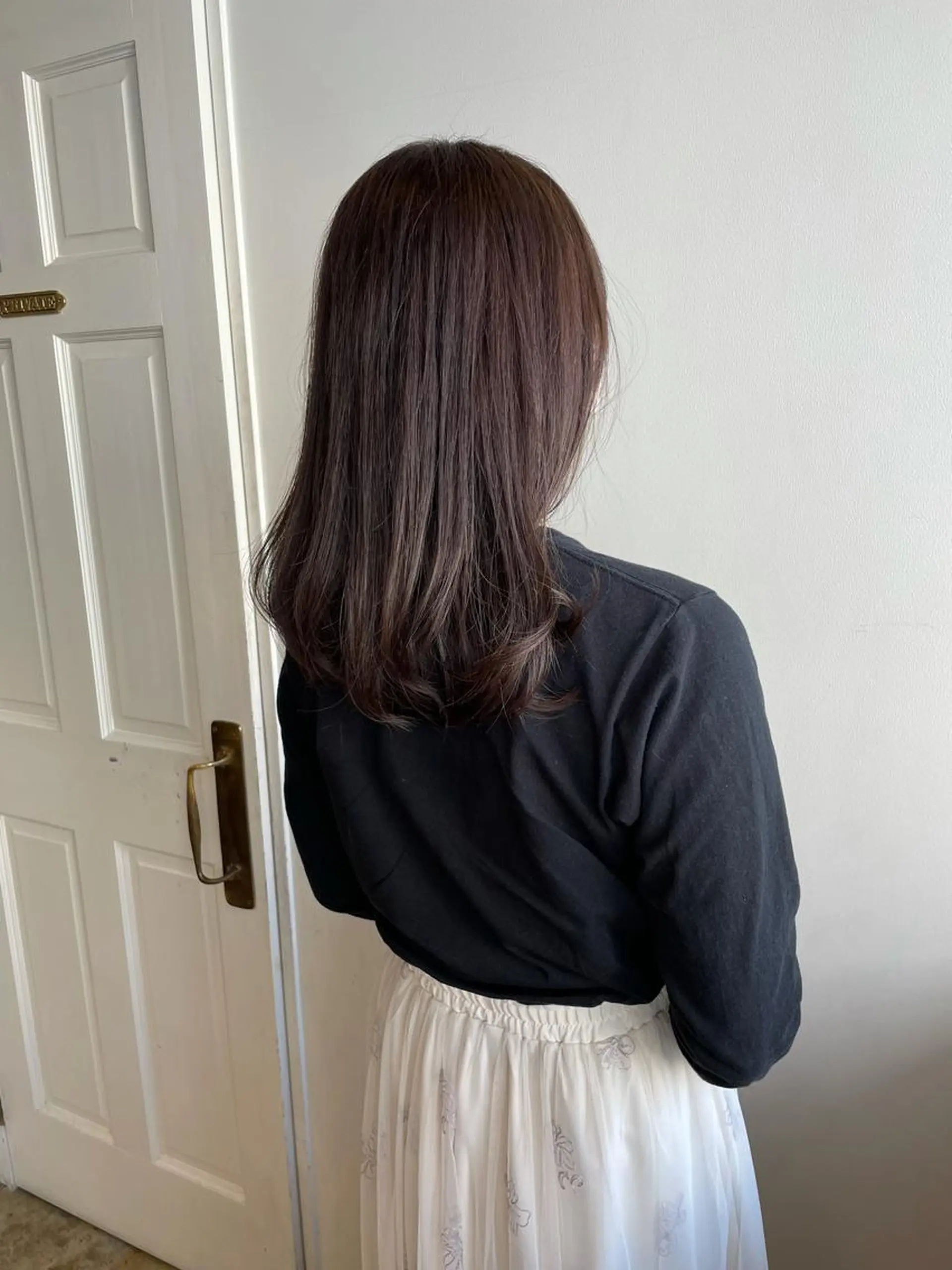 ミディアム カラー ブラウンカラー ナチュラルブラウン カット ヘアカラー トリートメント MIOベージュカラー 柔らかいカラーのヘアスタイル